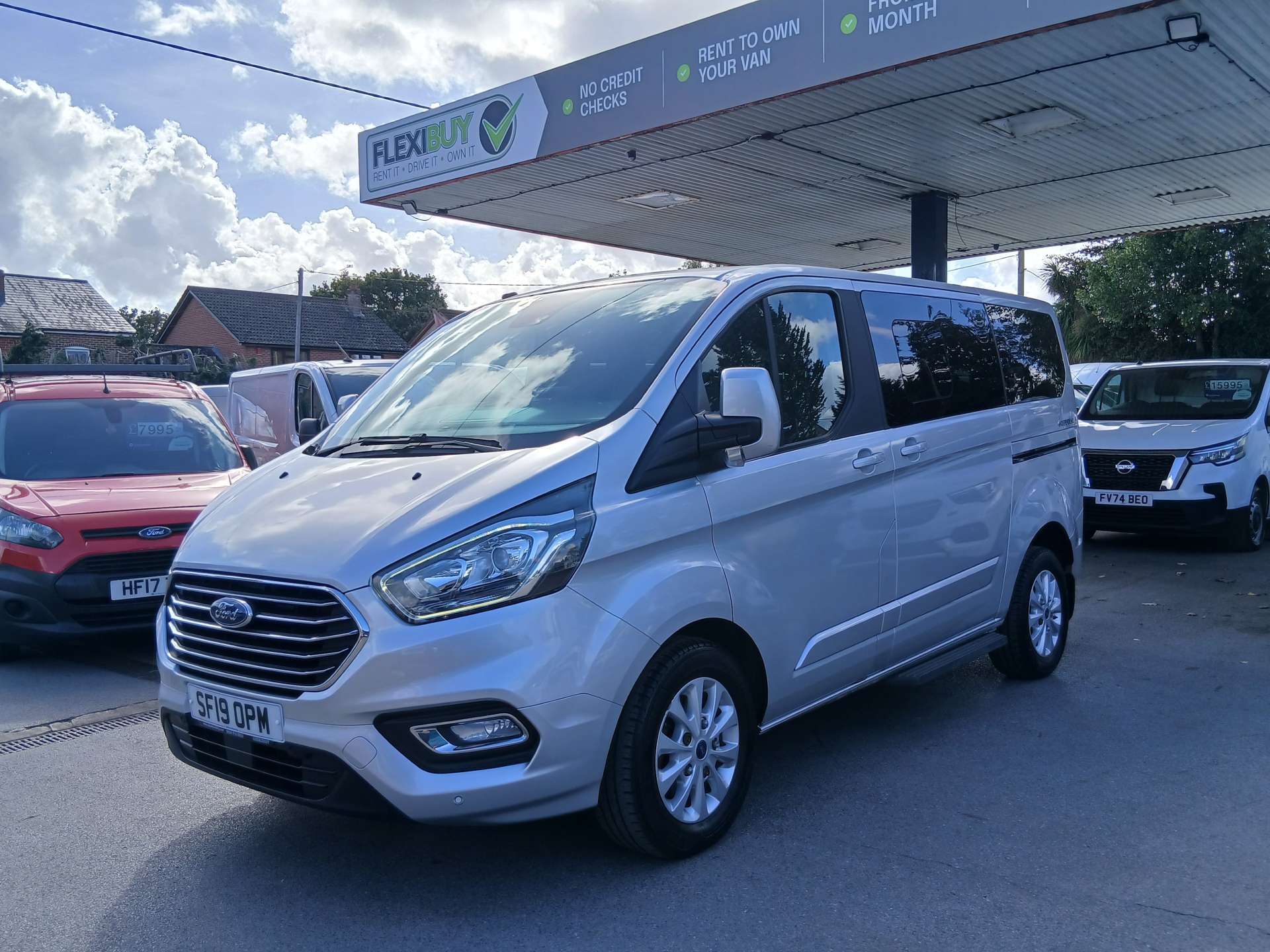 Ford Tourneo Custom 2.0 320 EcoBlue Titanium Minibus Double Cab 5dr Diesel Auto L1 Euro 6 (s/s) (130 ps) thumbnail 4