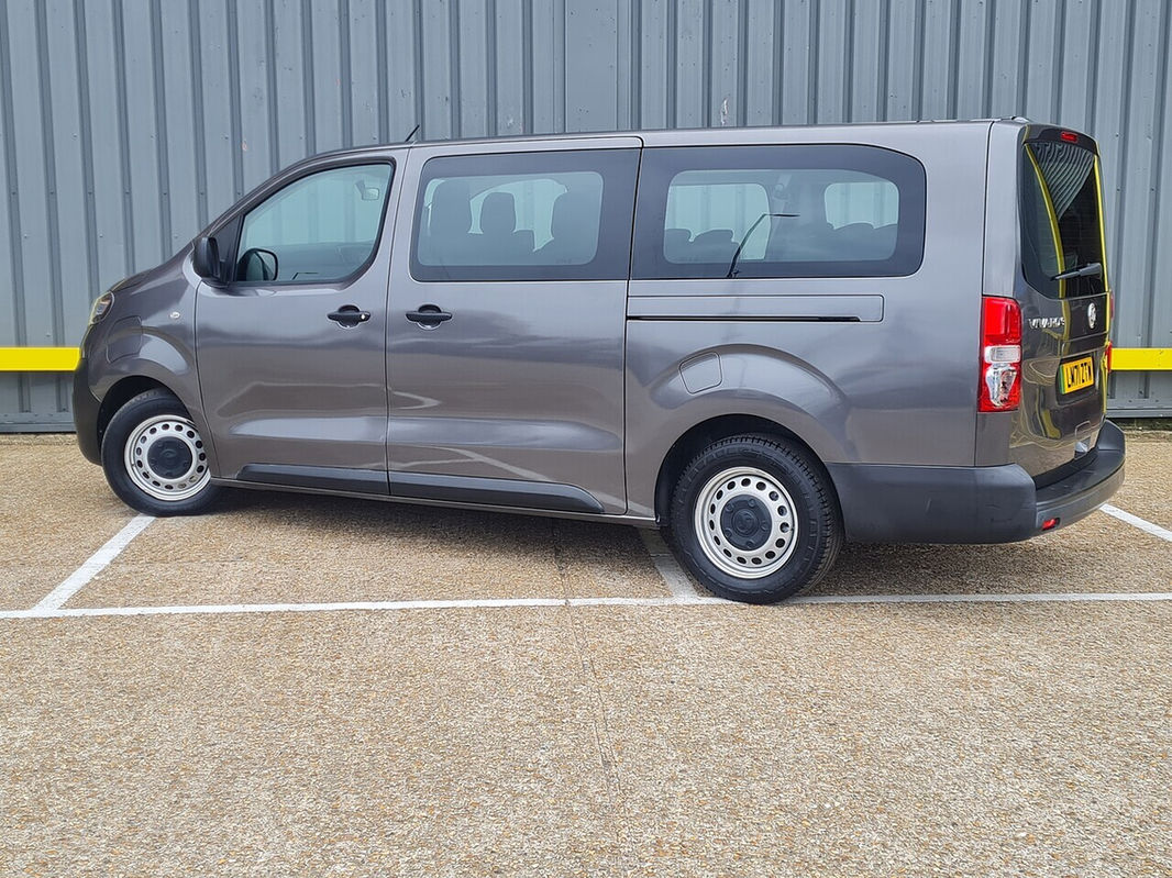 Vauxhall Vivaro Electric Auto 9-SEAT thumbnail 3