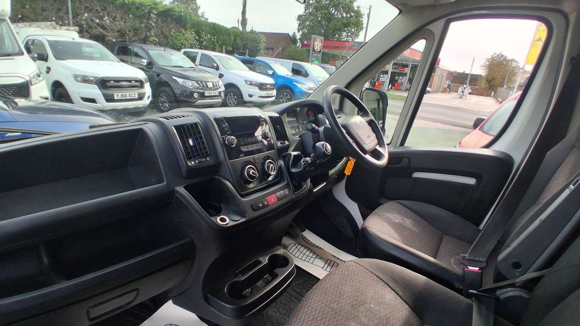 Peugeot Boxer 2.2 BlueHDi 335 Built for Business Tipper Double Cab 4dr Diesel Manual L3 Euro 6 (s/s) (140 ps) thumbnail 8