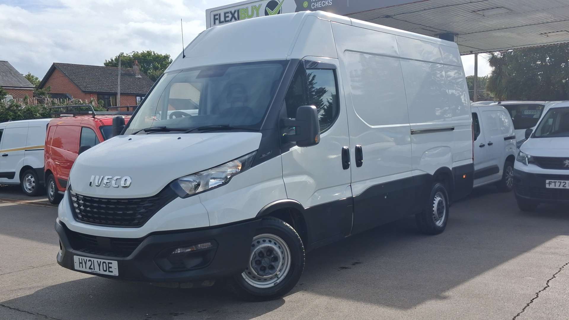 Iveco Daily 2.3D HPI 14V Business 35S 3520 Panel Van 5dr Diesel Manual MWB H2 Euro 6 (s/s) (136 ps) thumbnail 6