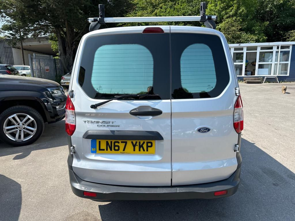 Ford Transit Courier TDCi thumbnail 4