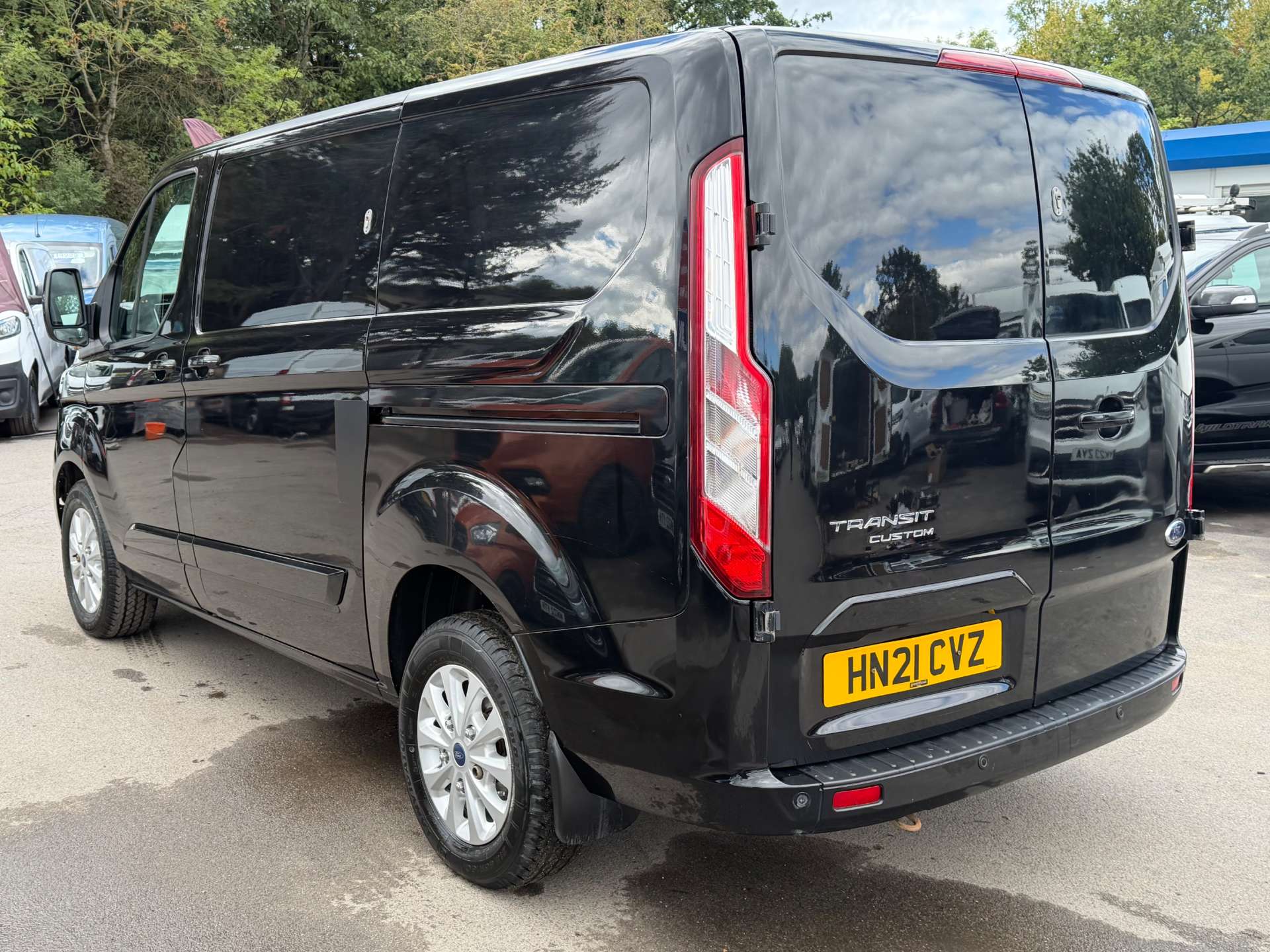 Ford Transit Custom 2.0 280 EcoBlue Limited Panel Van 5dr Diesel Manual L1 H1 Euro 6 (s/s) (130 ps) - Thumbnail 9
