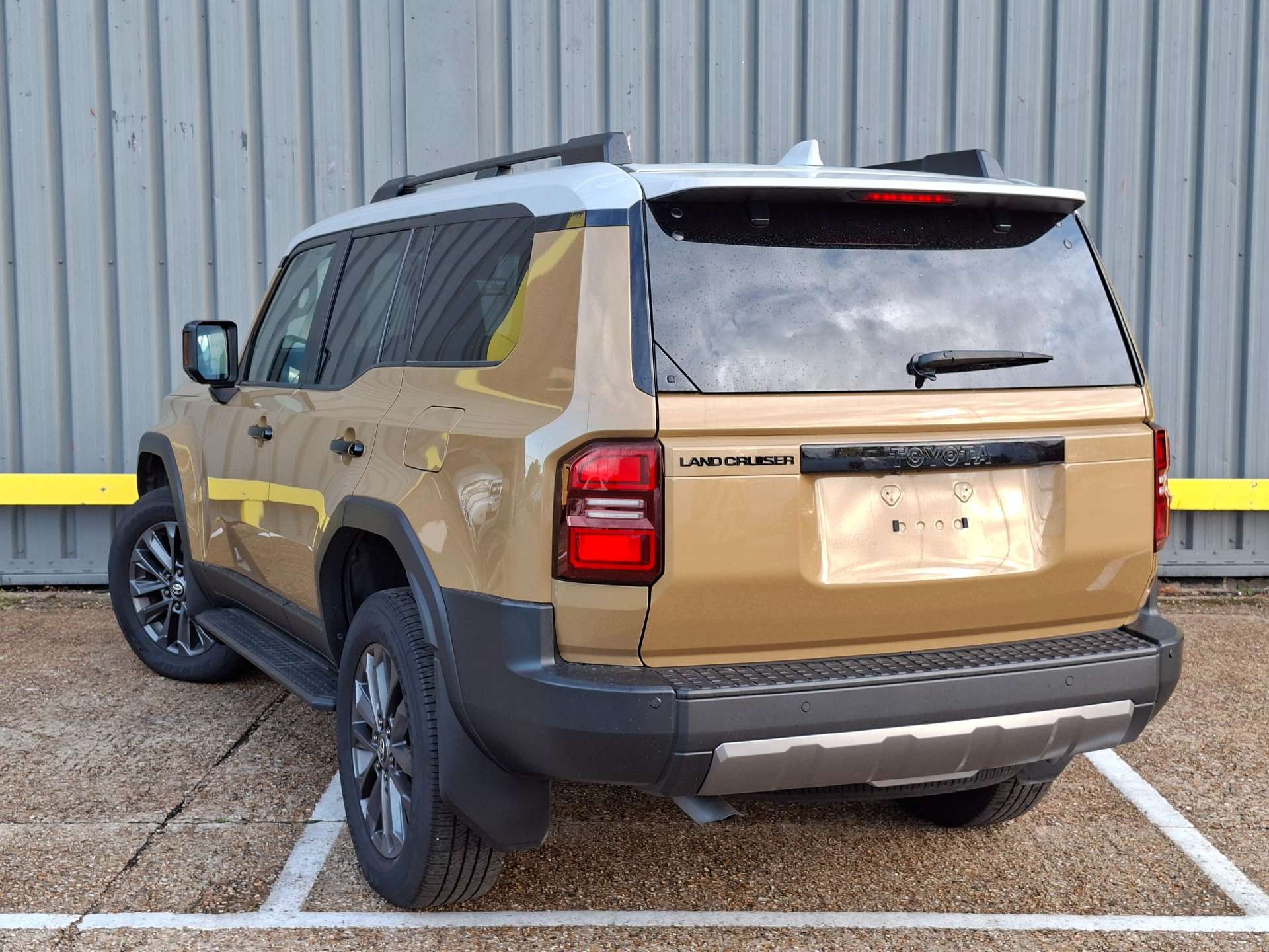 Toyota Land Cruiser D-4D Invincible ZX SUV 2800 Automatic Diesel thumbnail 6