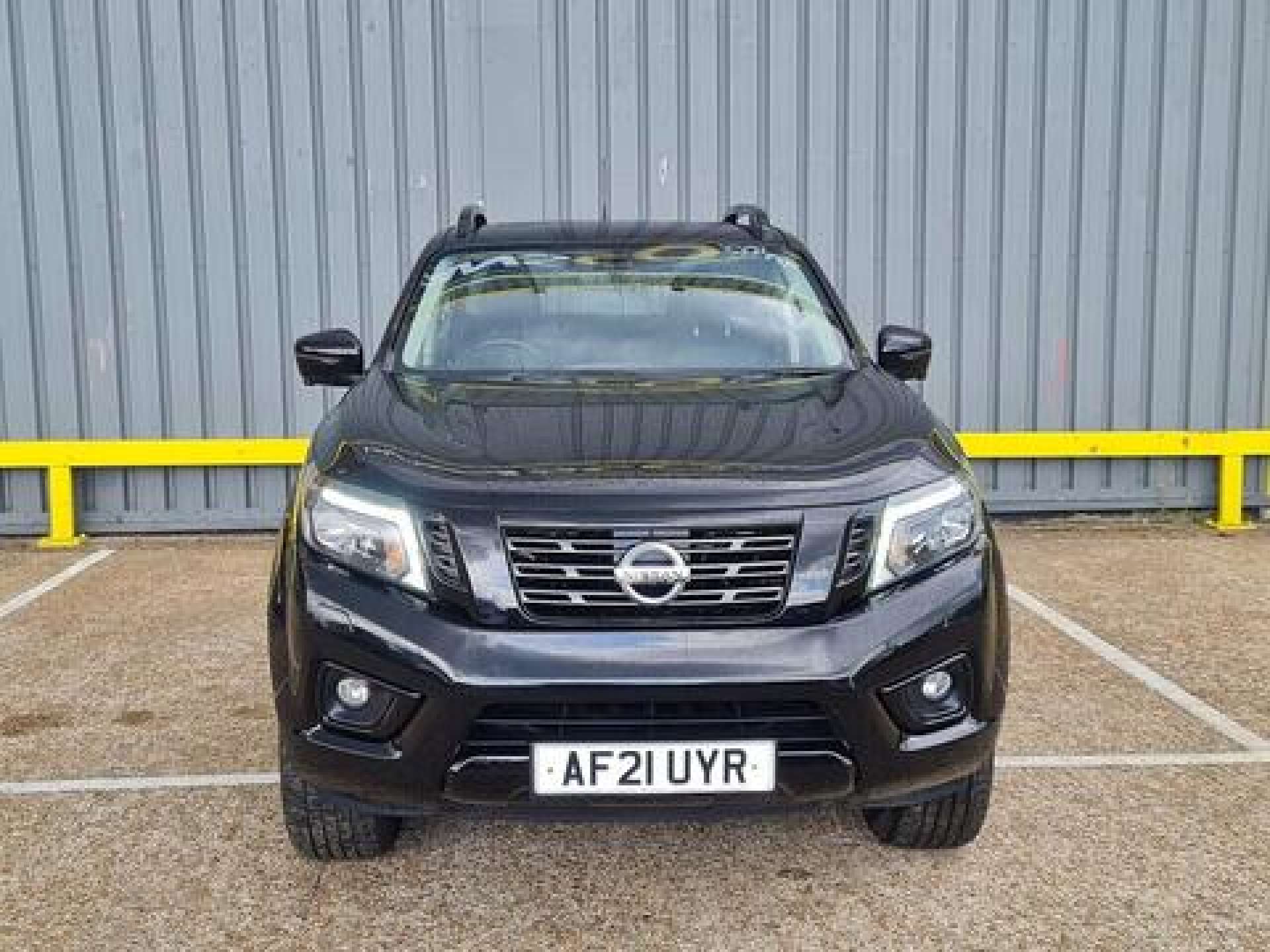 Nissan Navara 2.3 dCi N-Guard Pickup Double Cab 4dr Diesel Auto 4WD Euro 6 (190 ps) thumbnail 2