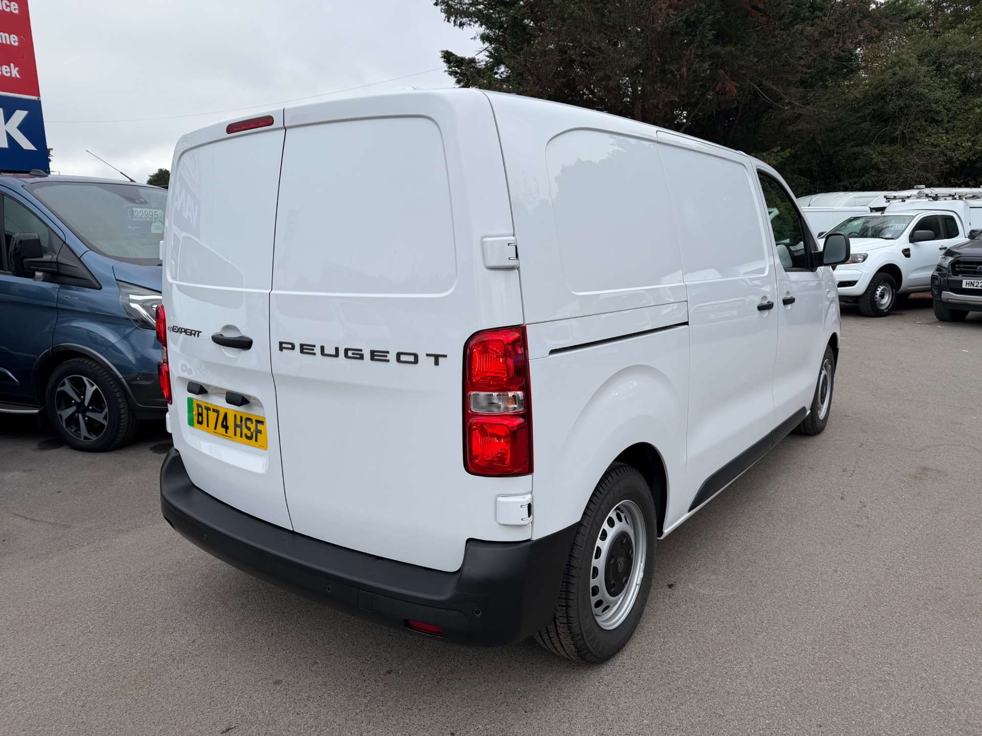 Peugeot e-Expert 75kWh Professional Standard Panel Van 6dr Electric Auto MWB (11kW Charger) (136 ps) thumbnail 6