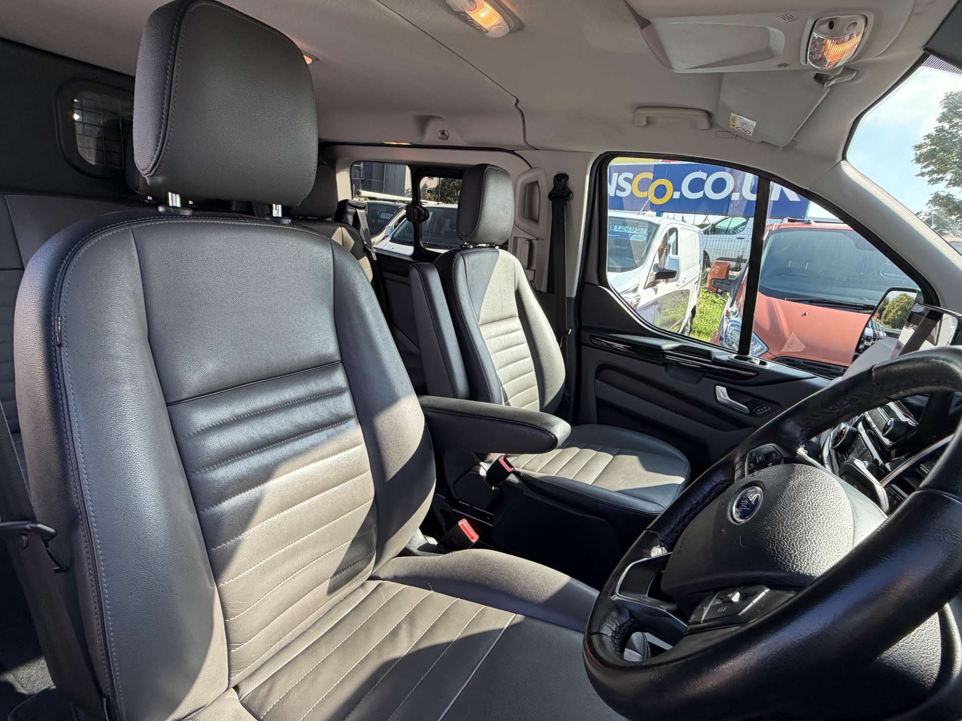 Ford Transit Custom 2.0 320 EcoBlue Limited Crew Van Double Cab 5dr Diesel Auto L2 H1 Euro 6 (s/s) (185 ps) thumbnail 8