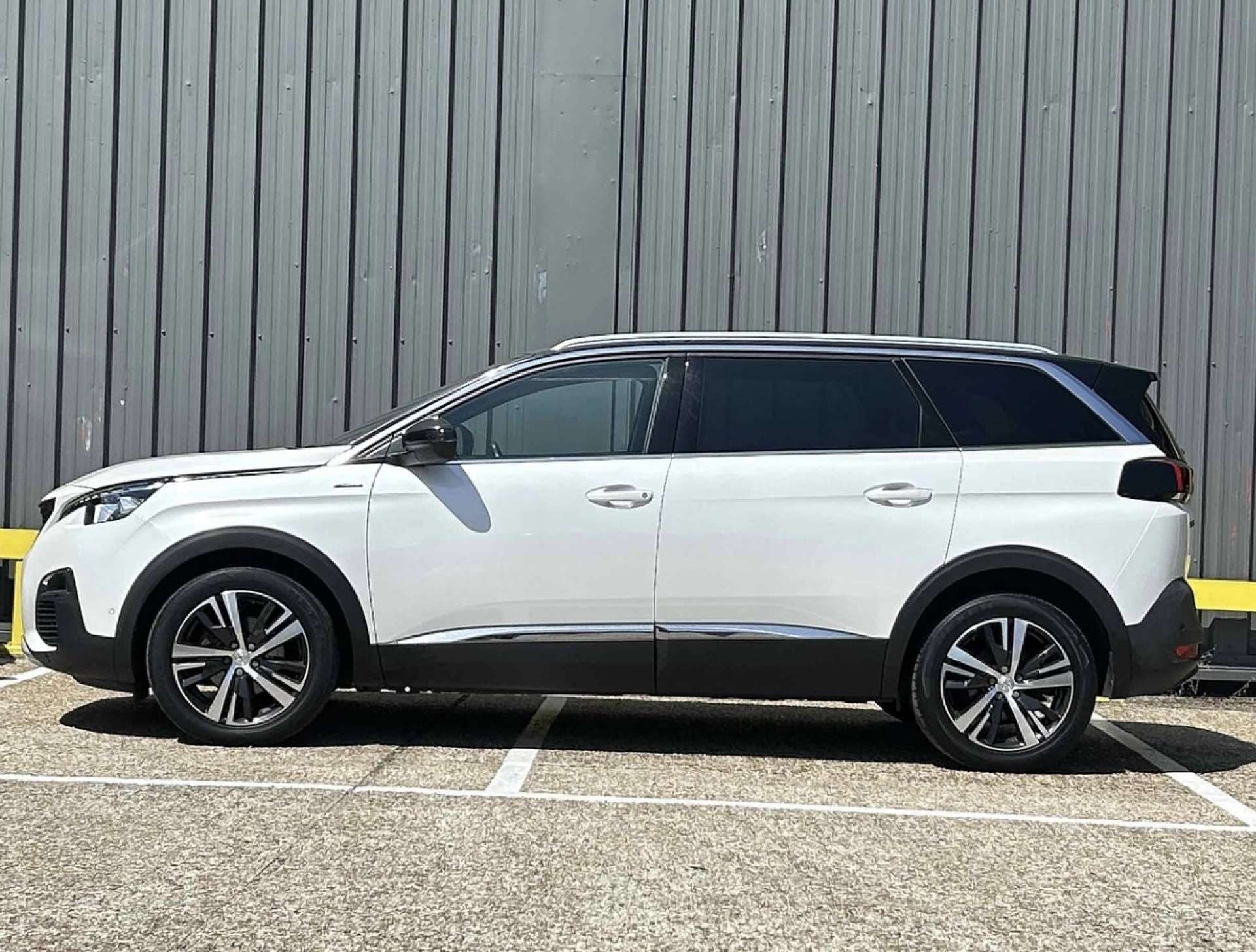 Peugeot 5008 PureTech GT Line SUV 1.2 Manual Petrol thumbnail 4