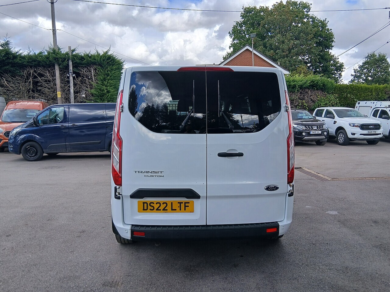 Ford Custom 300 CREW VAN Trend - Thumbnail 8