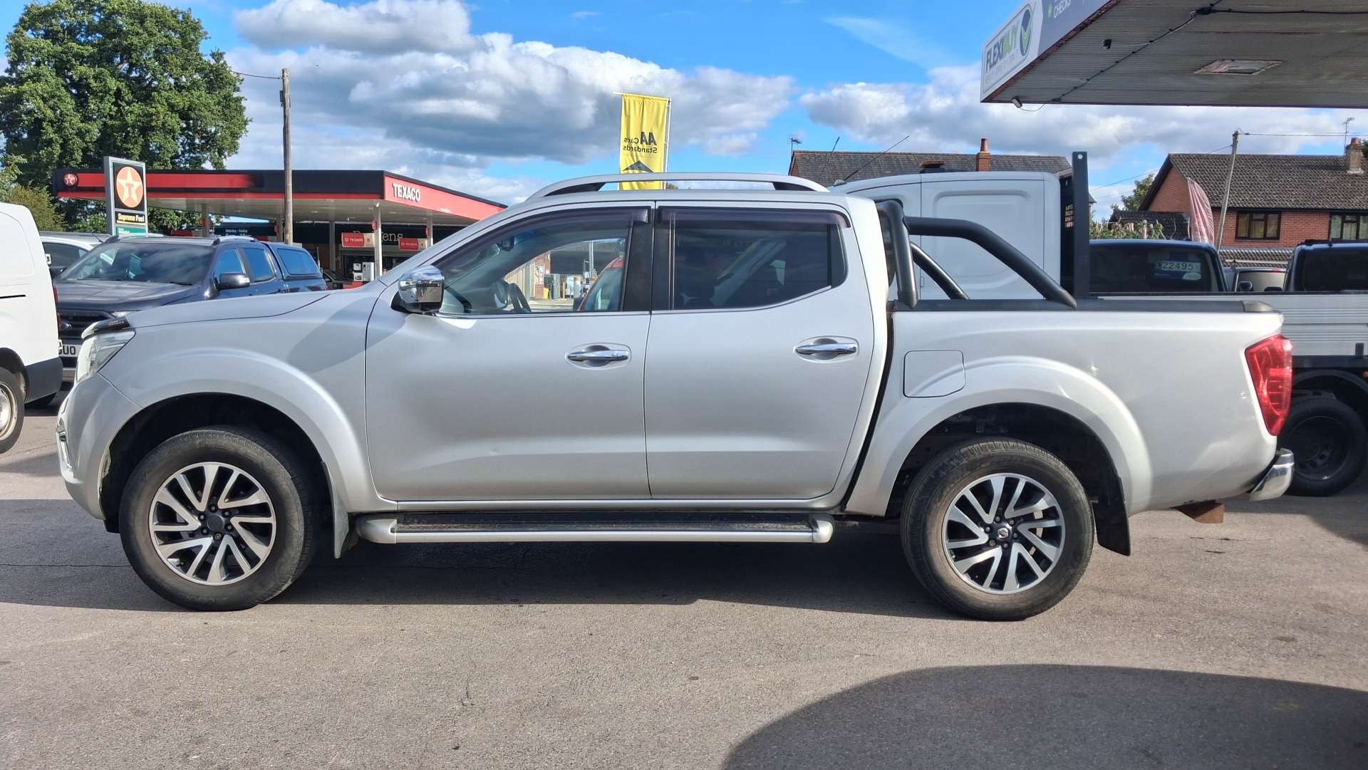 Nissan Navara 2.3 dCi Tekna Pickup Double Cab 4dr Diesel Manual 4WD Euro 6 (s/s) (190 ps) - Thumbnail 5