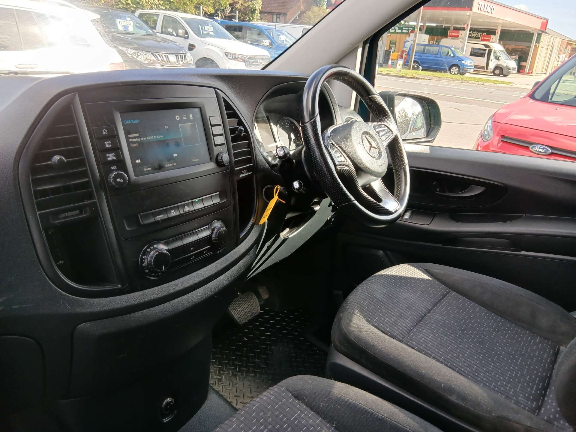 Mercedes-Benz Vito 2.0 114 CDI Progressive Panel Van 5dr Diesel G-Tronic RWD L2 Euro 6 (s/s) (LWB) (136 ps) thumbnail 7