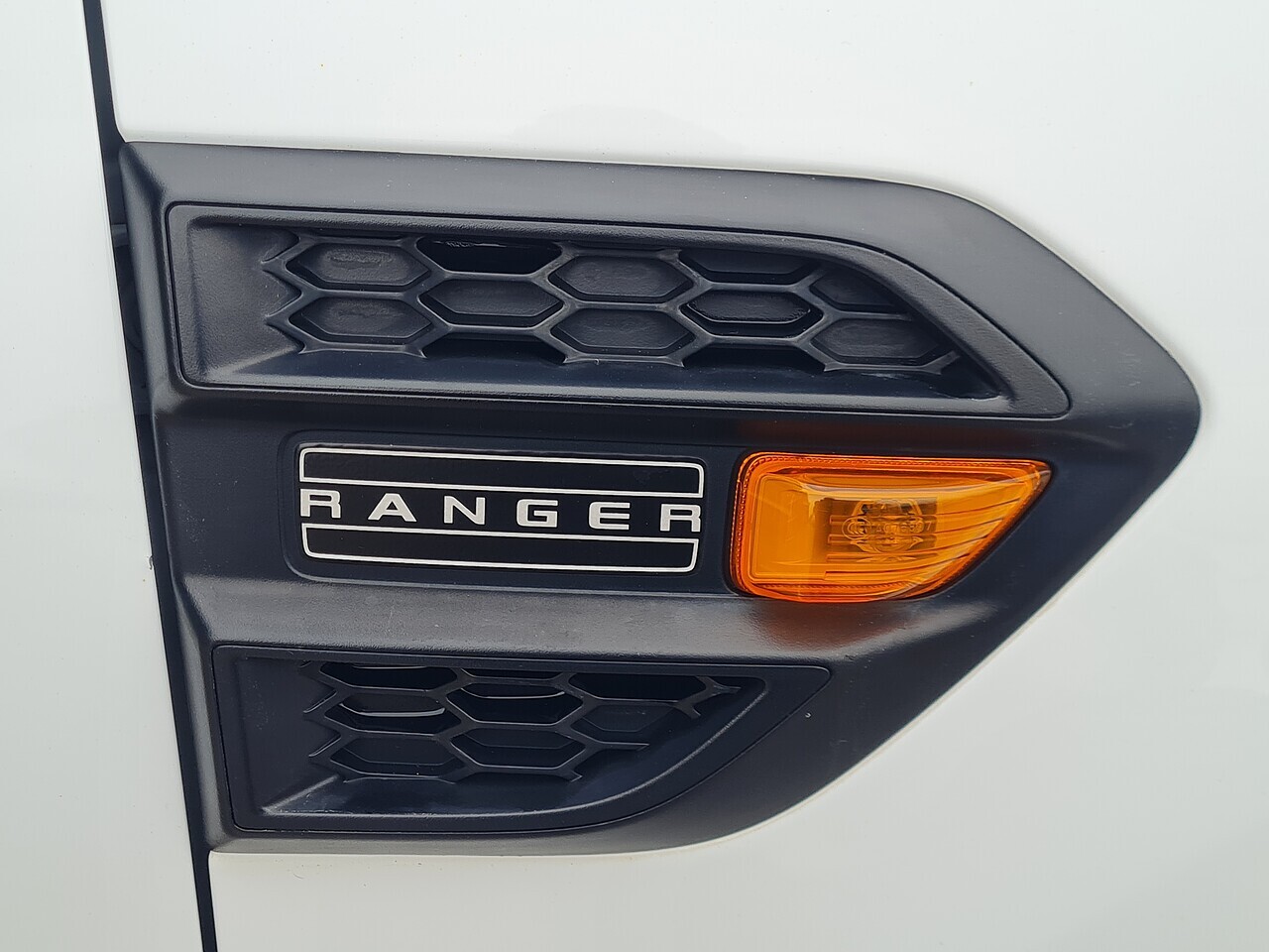 Ford Ranger 2.0 XL Pickup - Thumbnail 9