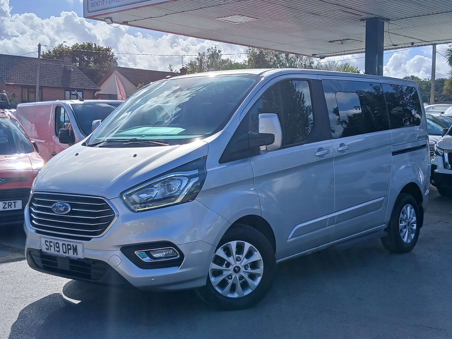 Ford Tourneo Custom 2.0 320 EcoBlue Titanium Minibus Double Cab 5dr Diesel Auto L1 Euro 6 (s/s) (130 ps) thumbnail 2