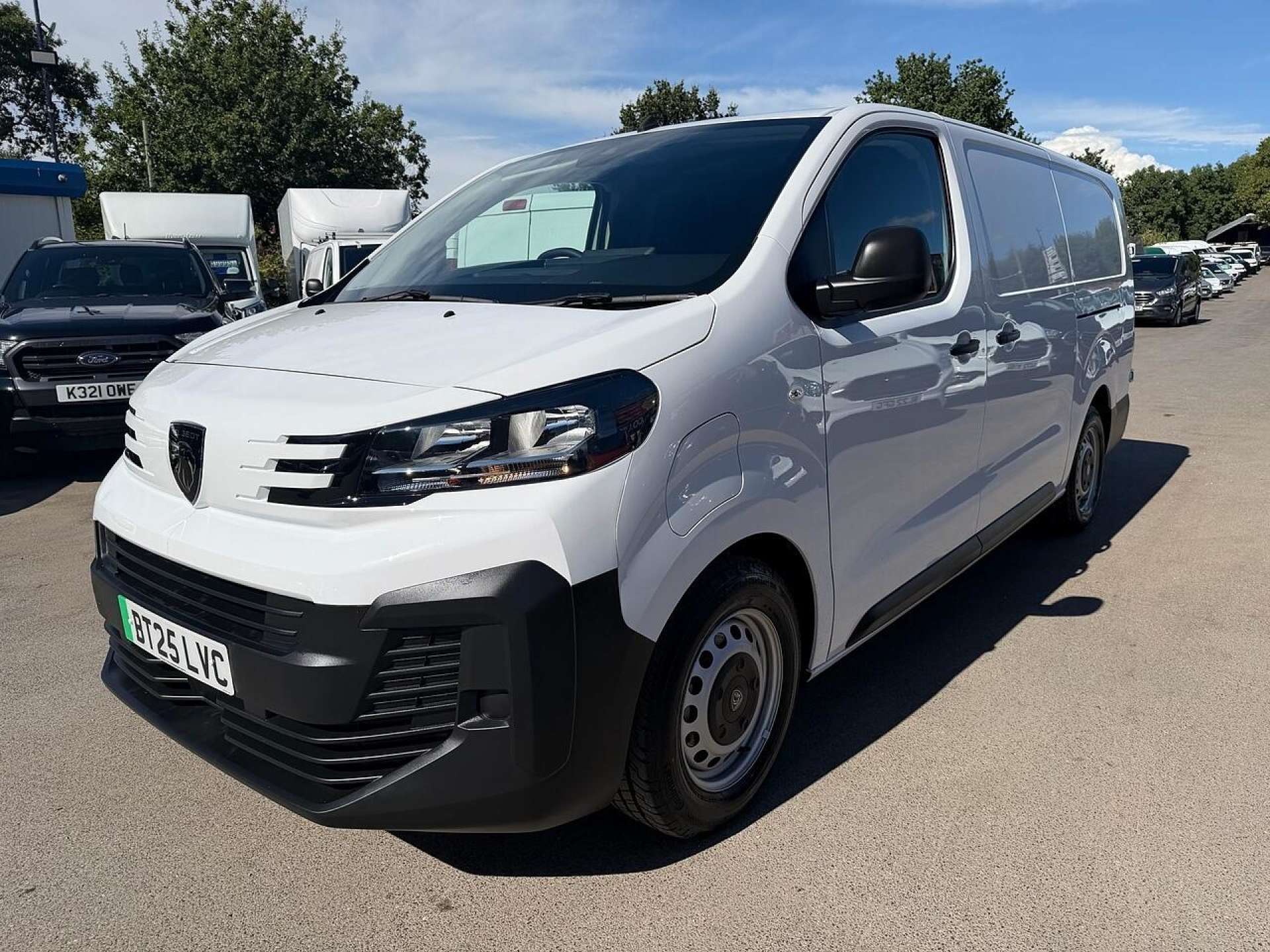 Peugeot e-Expert 75kWh Professional Long Panel Van 6dr Electric Auto LWB (11kW Charger) (136 ps) BT25 LVC
