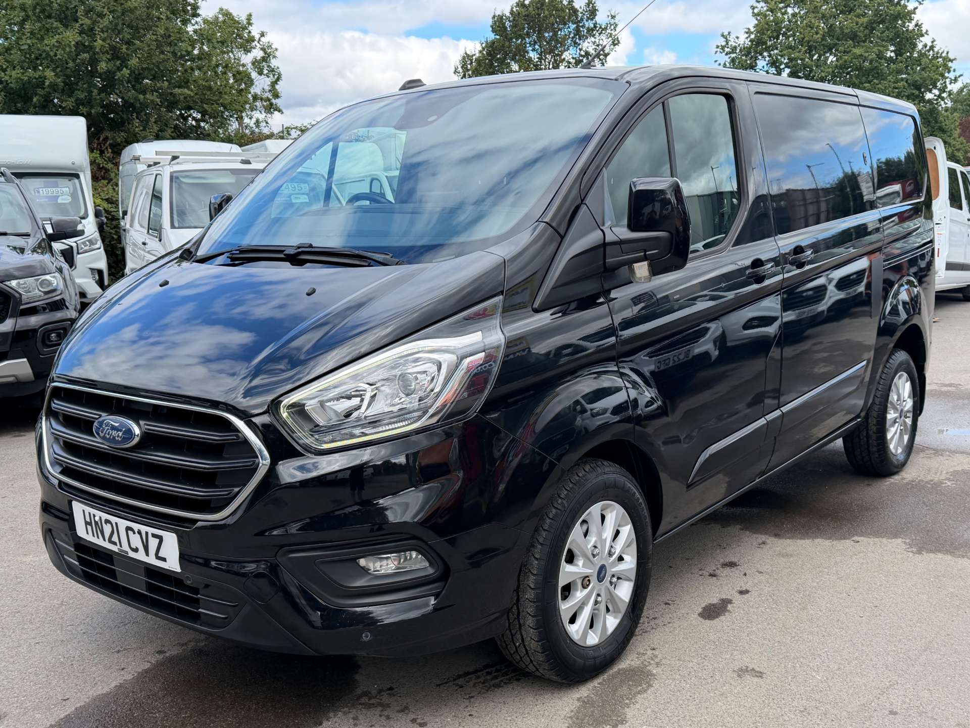 Ford Transit Custom 2.0 280 EcoBlue Limited Panel Van 5dr Diesel Manual L1 H1 Euro 6 (s/s) (130 ps) thumbnail 3