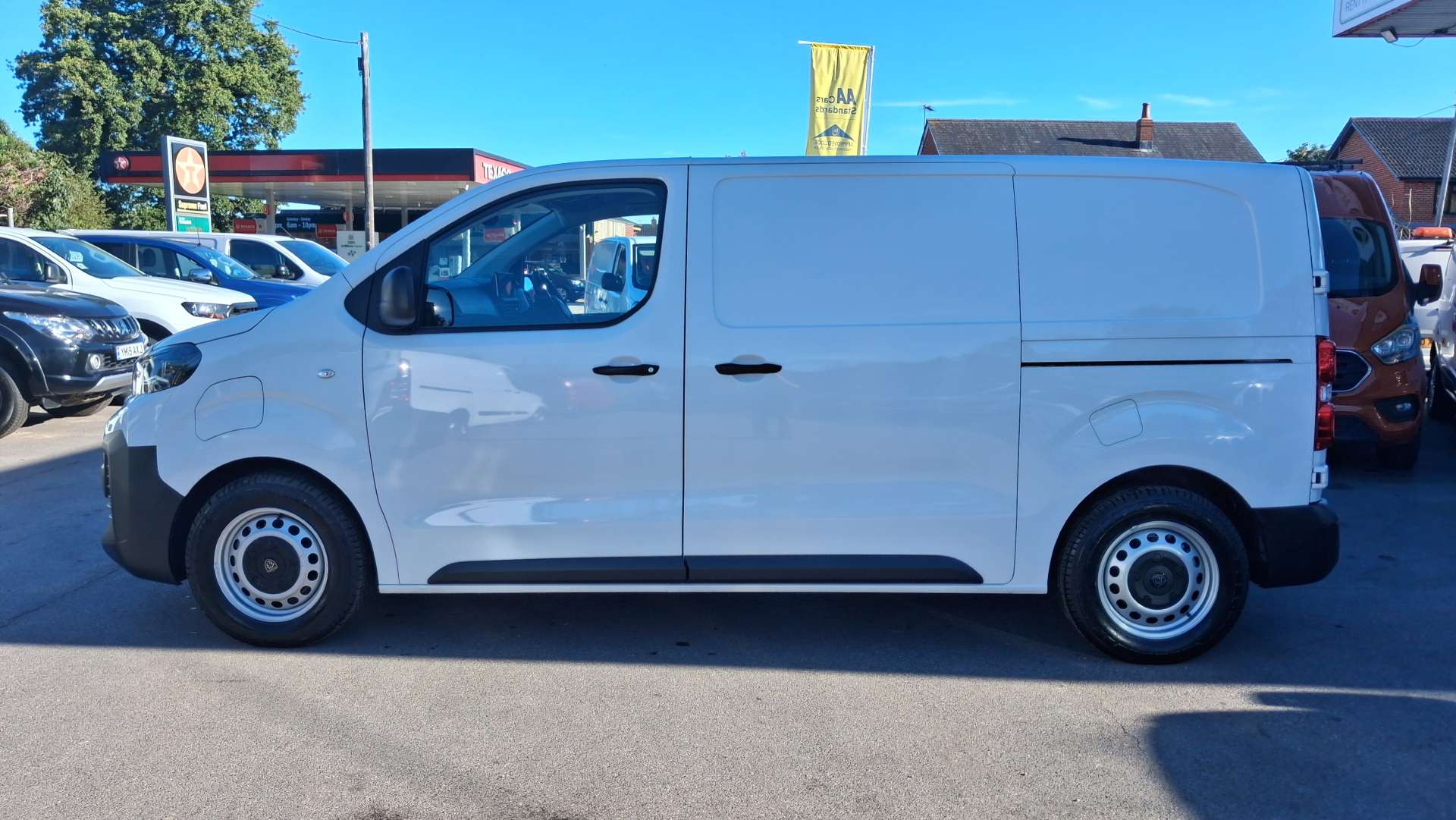 Peugeot e-Expert 75kWh Professional Standard Panel Van 6dr Electric Auto MWB (11kW Charger) (136 ps) thumbnail 6