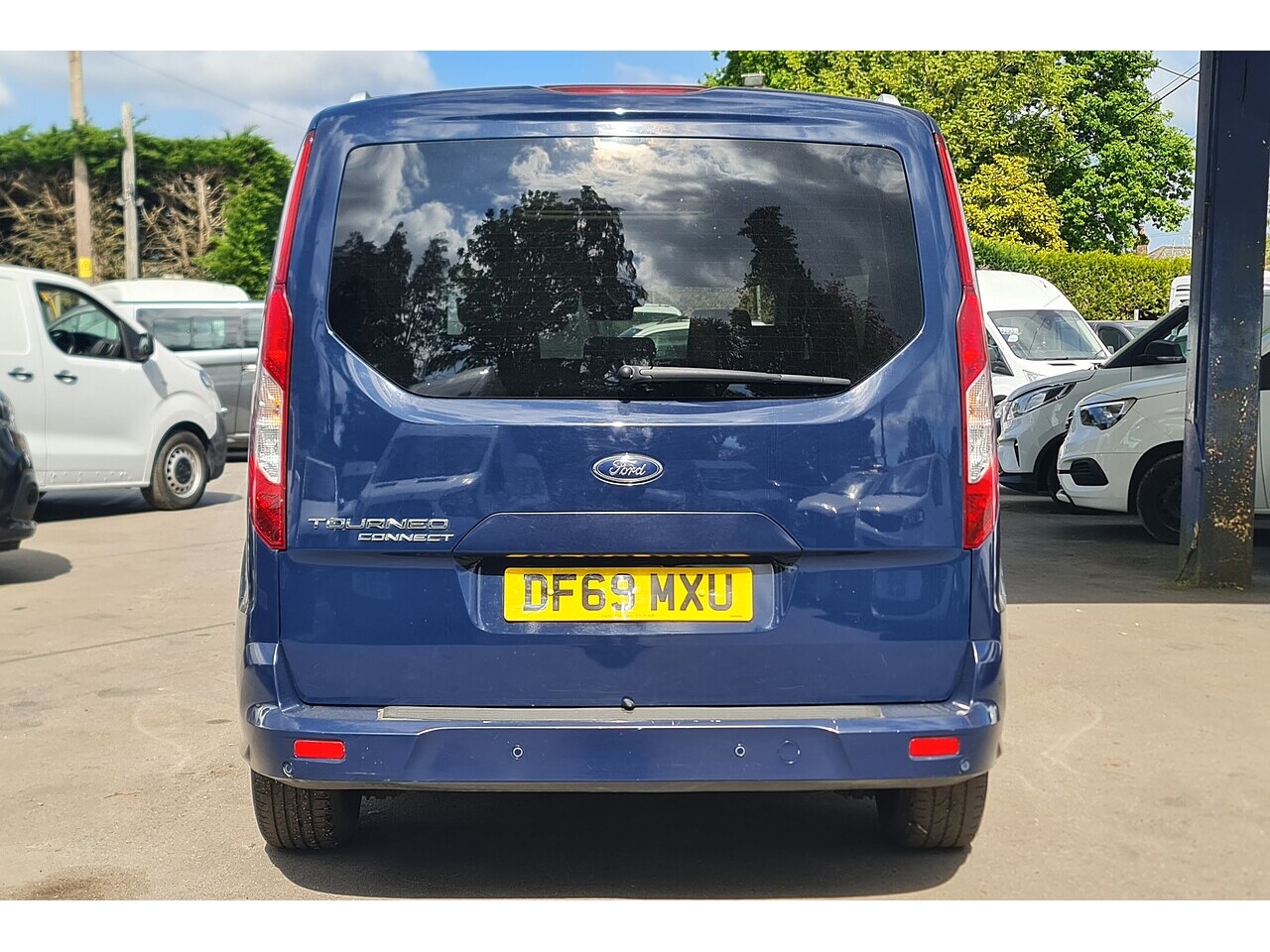 Ford ConnectTitanium MPV AUTO - Thumbnail 5