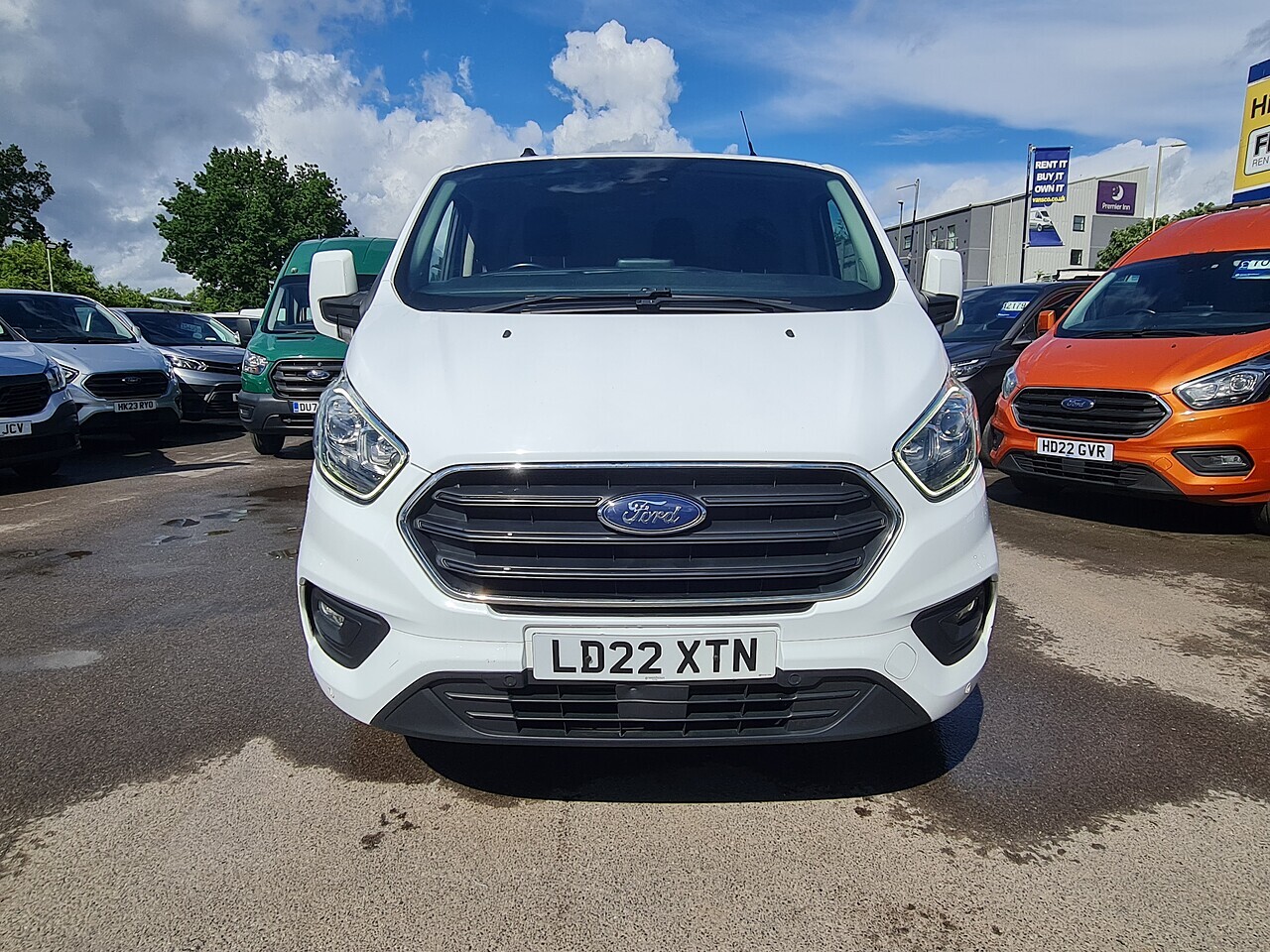 Ford Custom 300 Limited L1 - Thumbnail 3