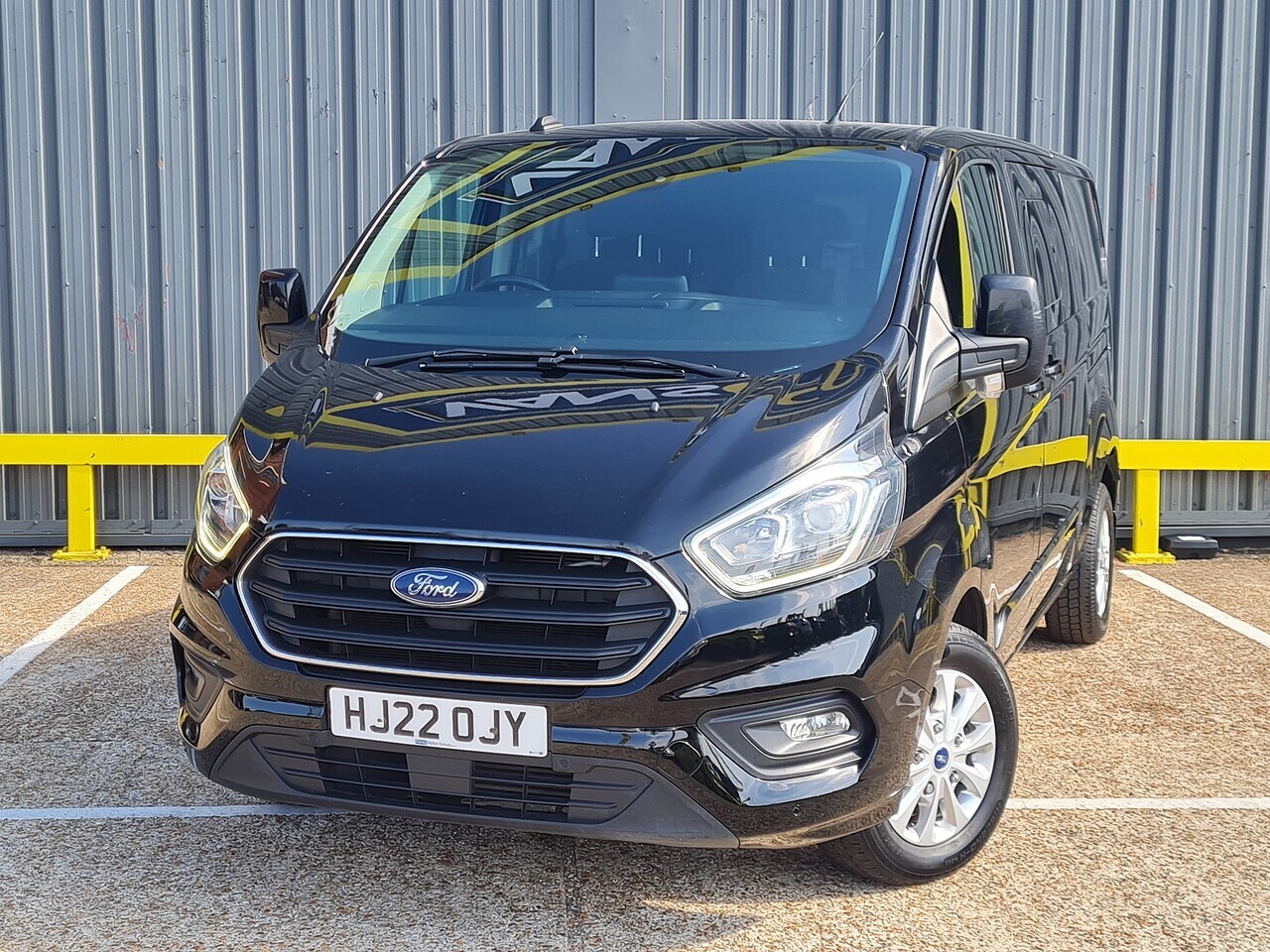 Ford Custom 320 Limited Crew Van - Image 1