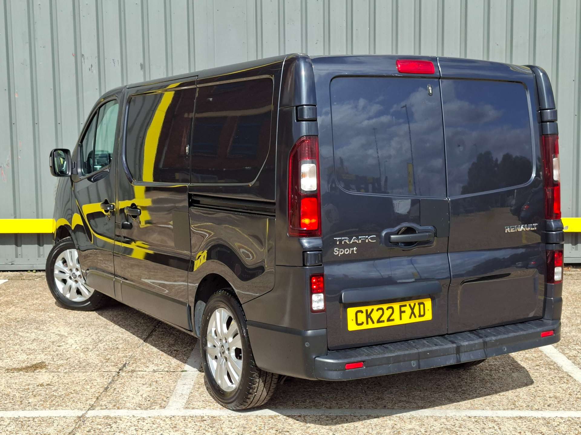 Renault Trafic 2.0 dCi Blue SL28 Sport Panel Van 5dr Diesel Manual L1 H1 Euro 6 (s/s) (130 ps) thumbnail 8