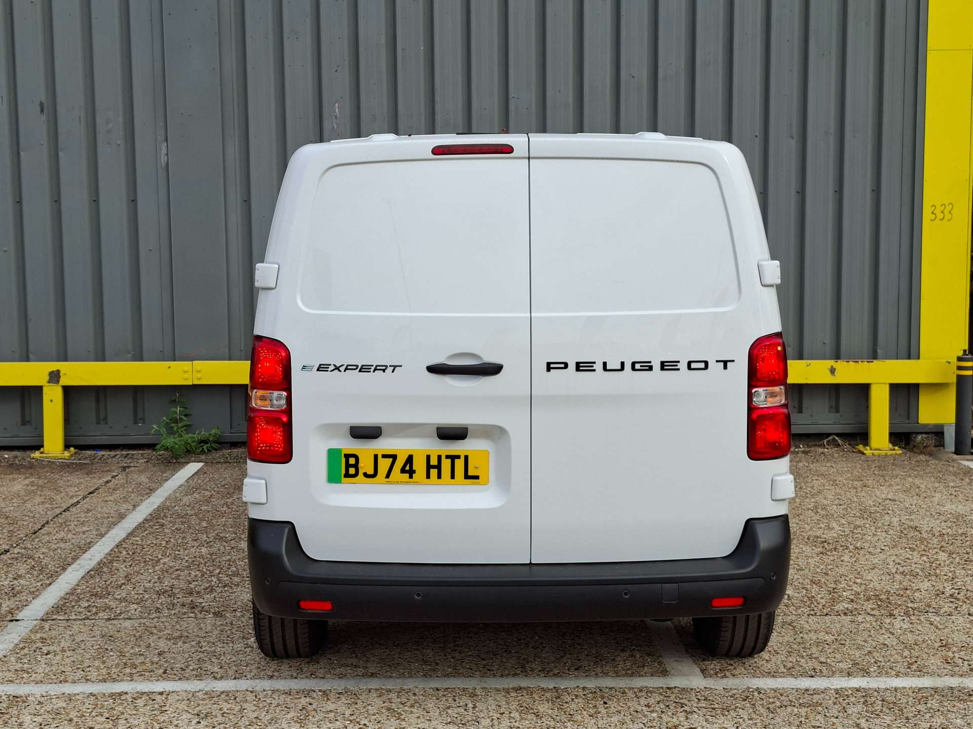 Peugeot e-Expert 75kWh Professional Standard Panel Van 6dr Electric Auto MWB (11kW Charger) (136 ps) - Thumbnail 9