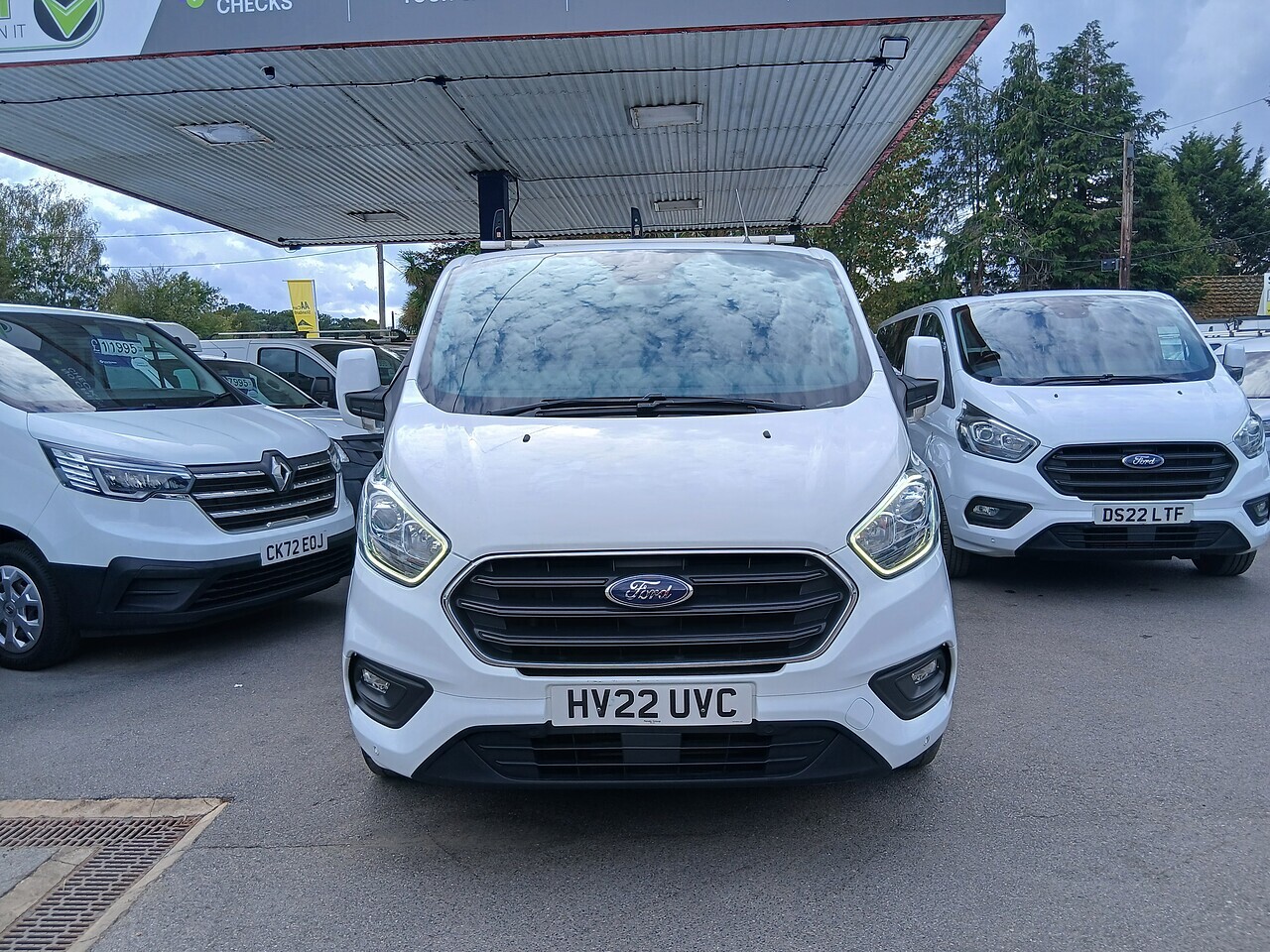 Ford Custom 300 Limited L1 - Thumbnail 2
