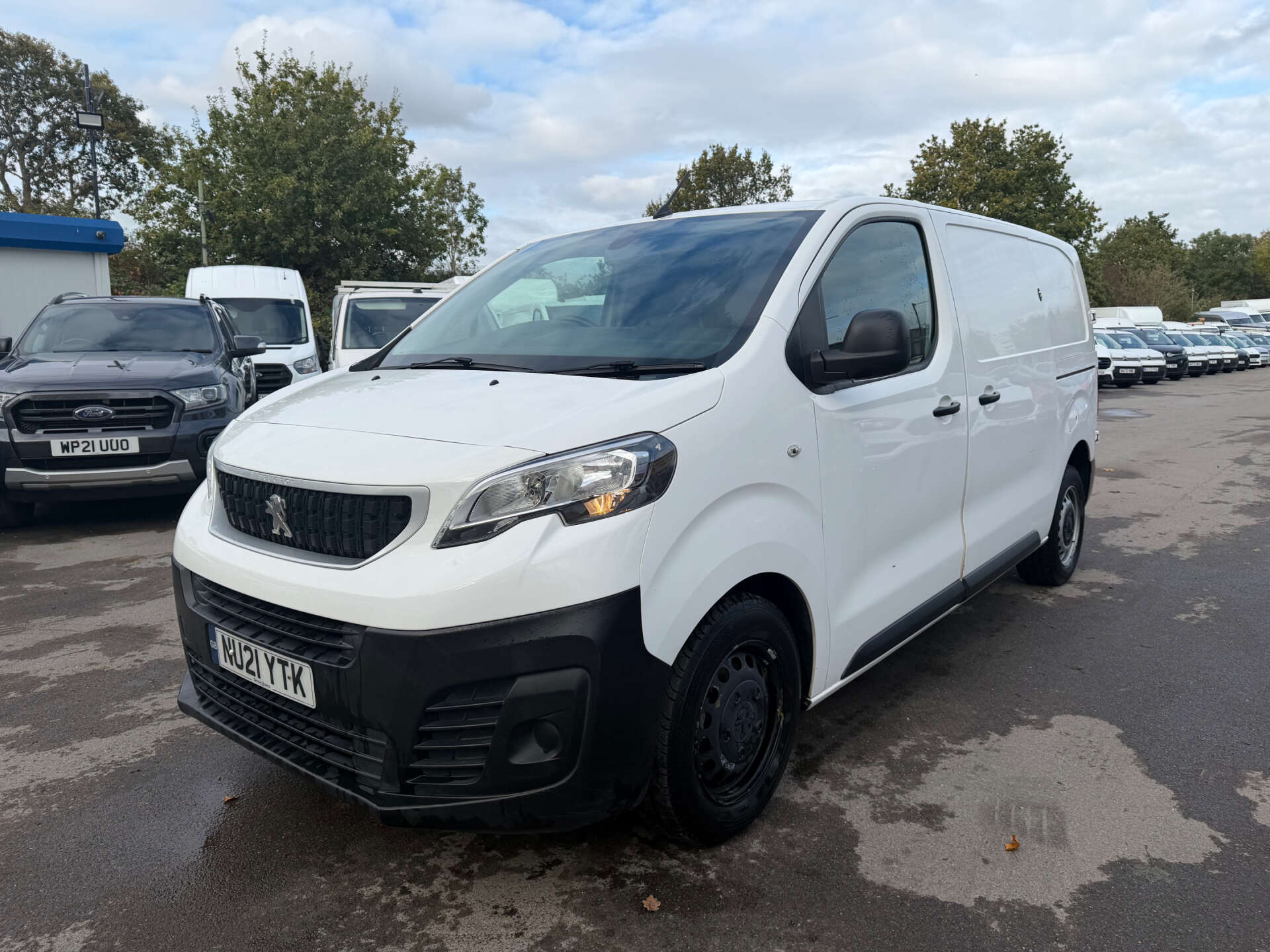 Peugeot Expert 2.0 BlueHDi 1400 Professional Standard Panel Van 6dr Diesel Manual MWB Euro 6 (s/s) (120 ps) thumbnail 5