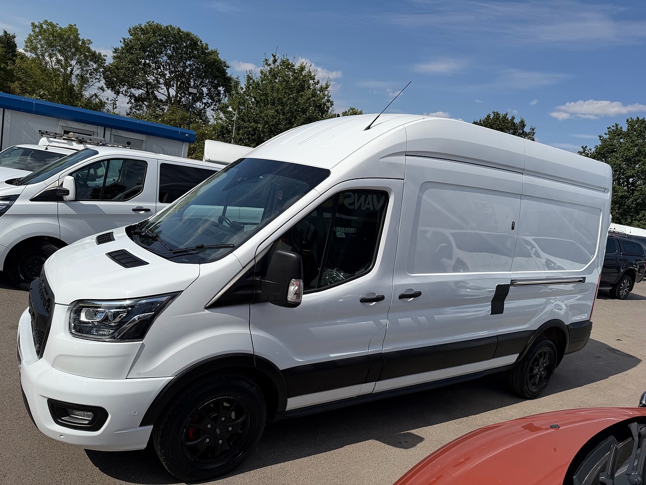 Ford Transit 350 MHEV Limited - Thumbnail 2