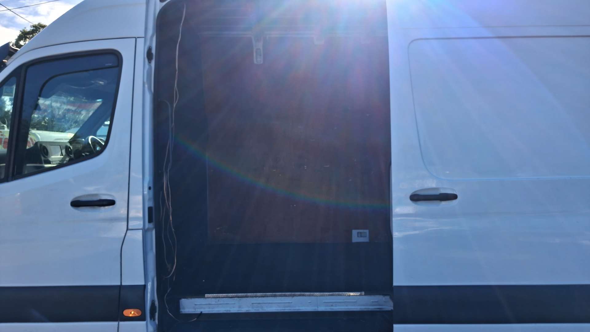 Mercedes-Benz Sprinter 2.0 315 CDI Progressive Panel Van 5dr Diesel Manual RWD L2 H2 Euro 6 (s/s) (150 ps) - Thumbnail 9