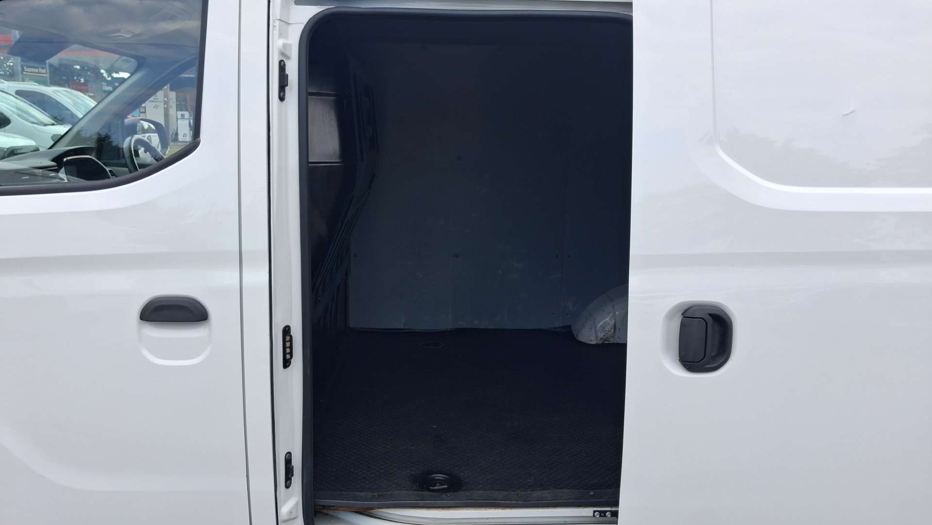 MAXUS eDeliver 3 50.23kWh Panel Van 5dr Electric Auto FWD L1 (122 ps) thumbnail 8