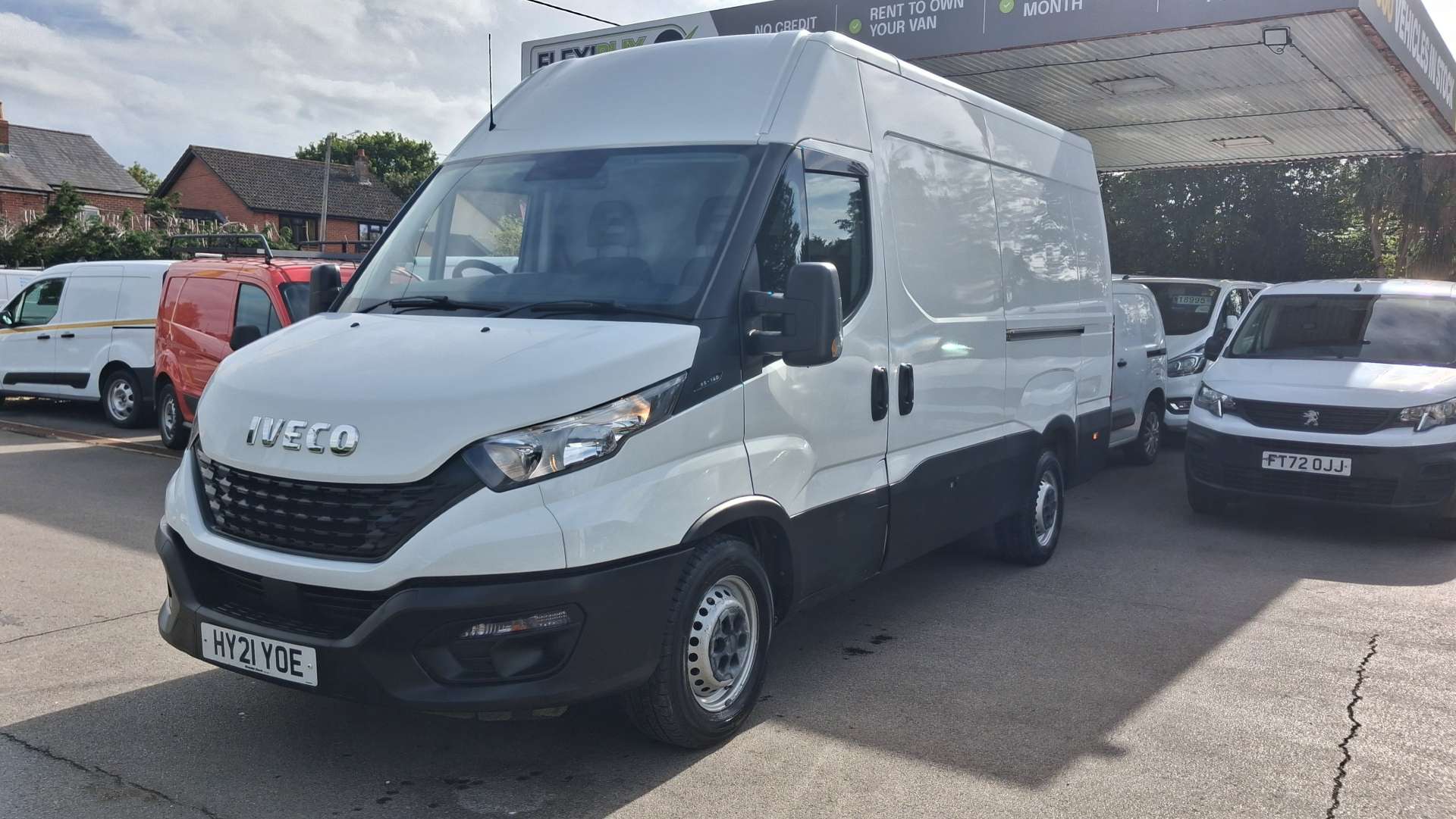 Iveco Daily 2.3D HPI 14V Business 35S 3520 Panel Van 5dr Diesel Manual MWB H2 Euro 6 (s/s) (136 ps) thumbnail 7