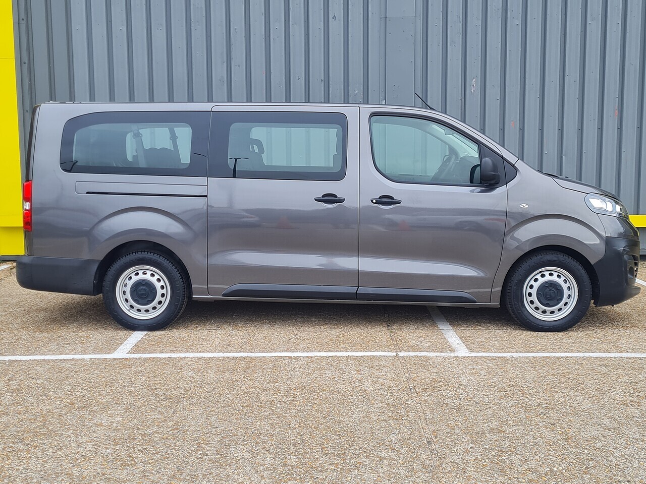 Vauxhall Vivaro Electric Auto 9-SEAT - Thumbnail 5