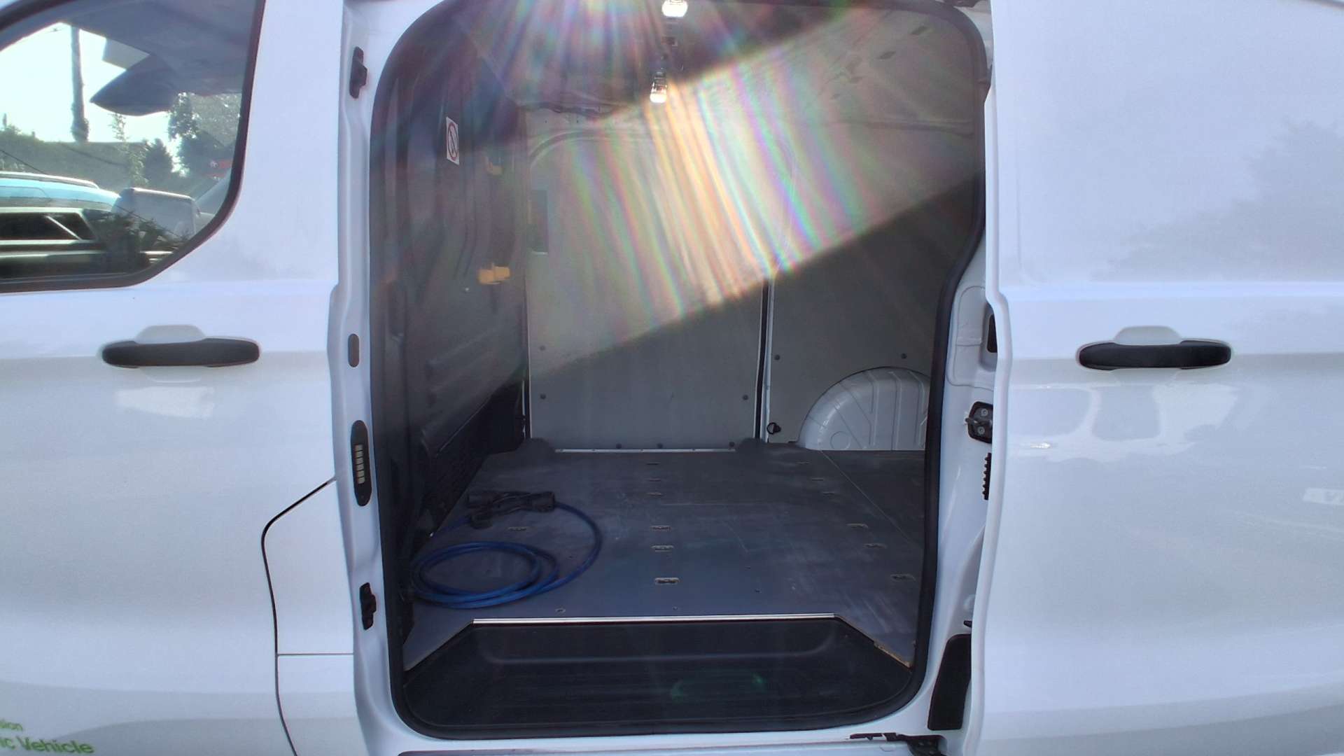 Ford E-Transit Custom 320 65kWh Trend Panel Van 5dr Electric Auto L1 H1 (136 ps) - Thumbnail 9