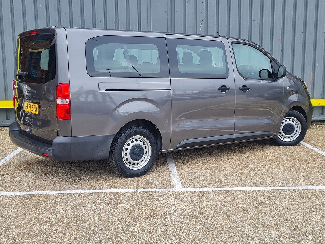 Vauxhall Vivaro Electric Auto 9-SEAT - Thumbnail 2
