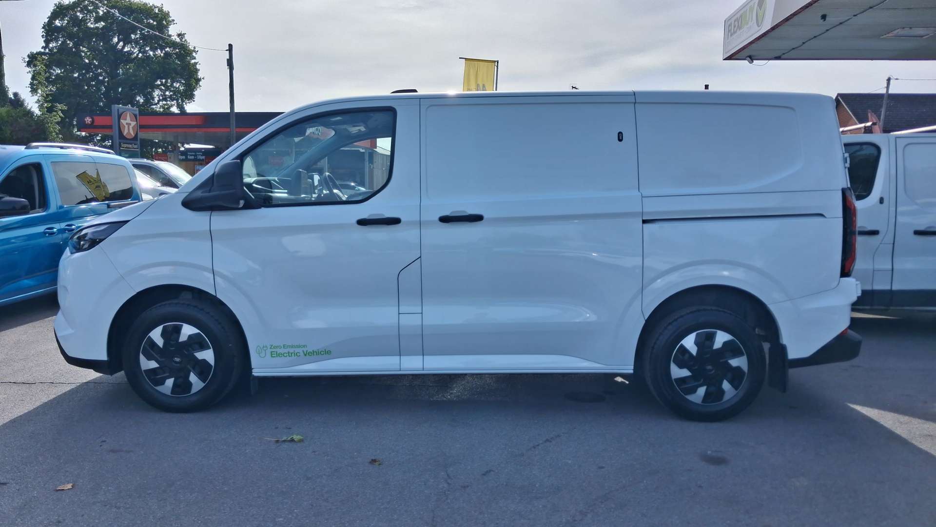Ford E-Transit Custom 320 65kWh Trend Panel Van 5dr Electric Auto L1 H1 (136 ps) thumbnail 5