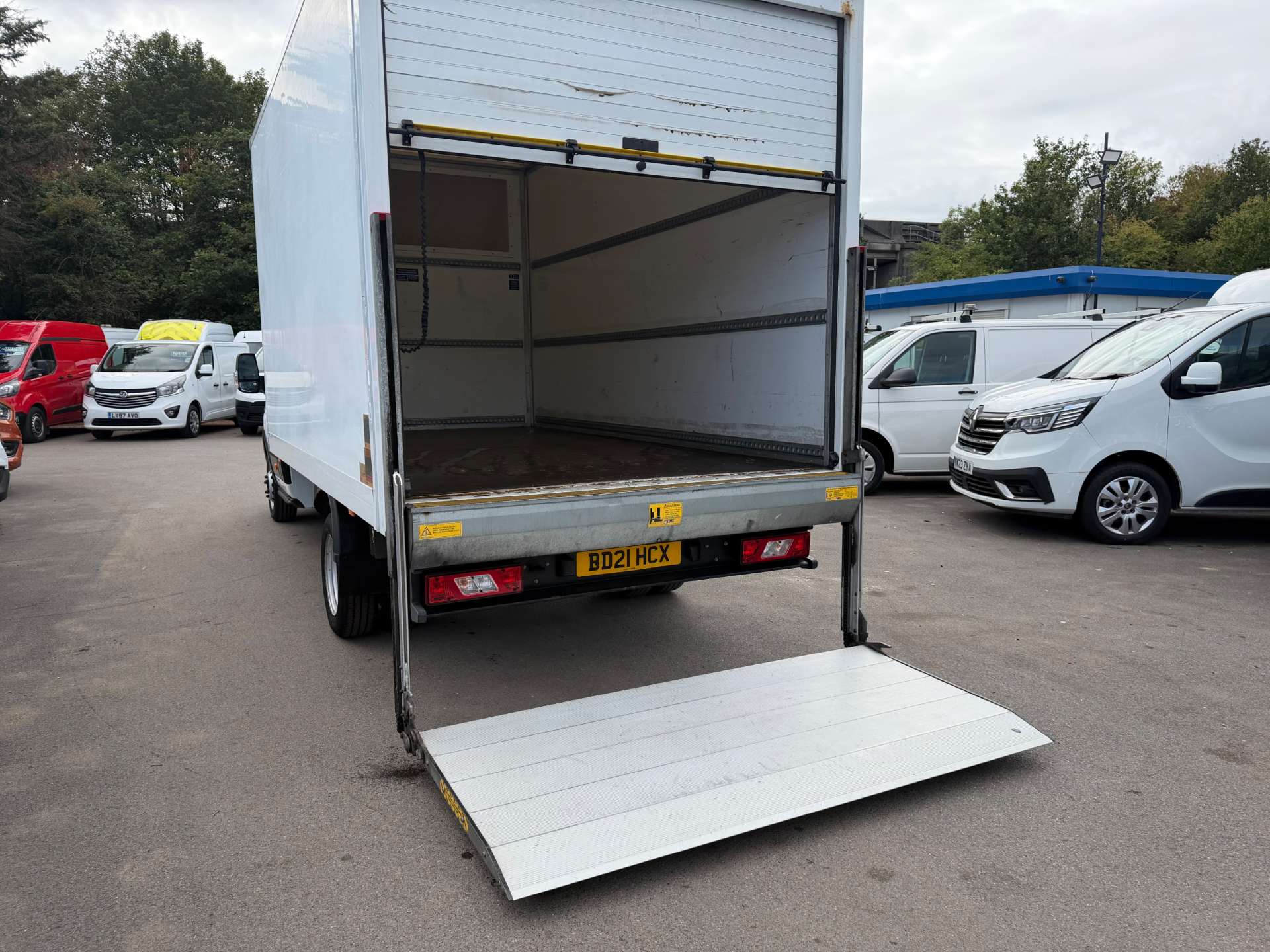 Ford Transit 2.0 350 EcoBlue HD Leader Chassis Cab 2dr Diesel Manual RWD L4 Euro 6 (s/s) (DRW) (130 ps) - Thumbnail 5