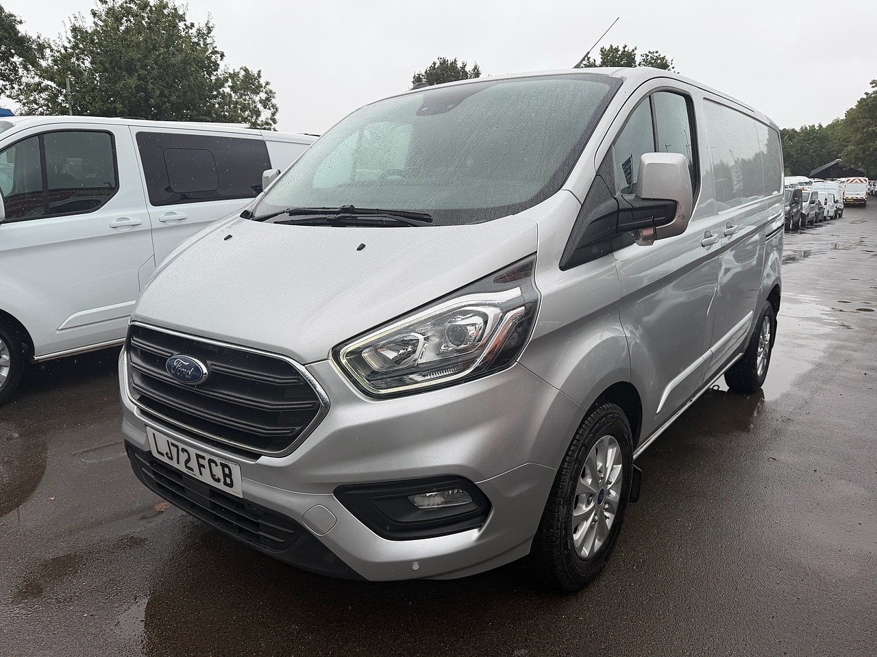 Ford Custom 300 Limited L1 - Image 1