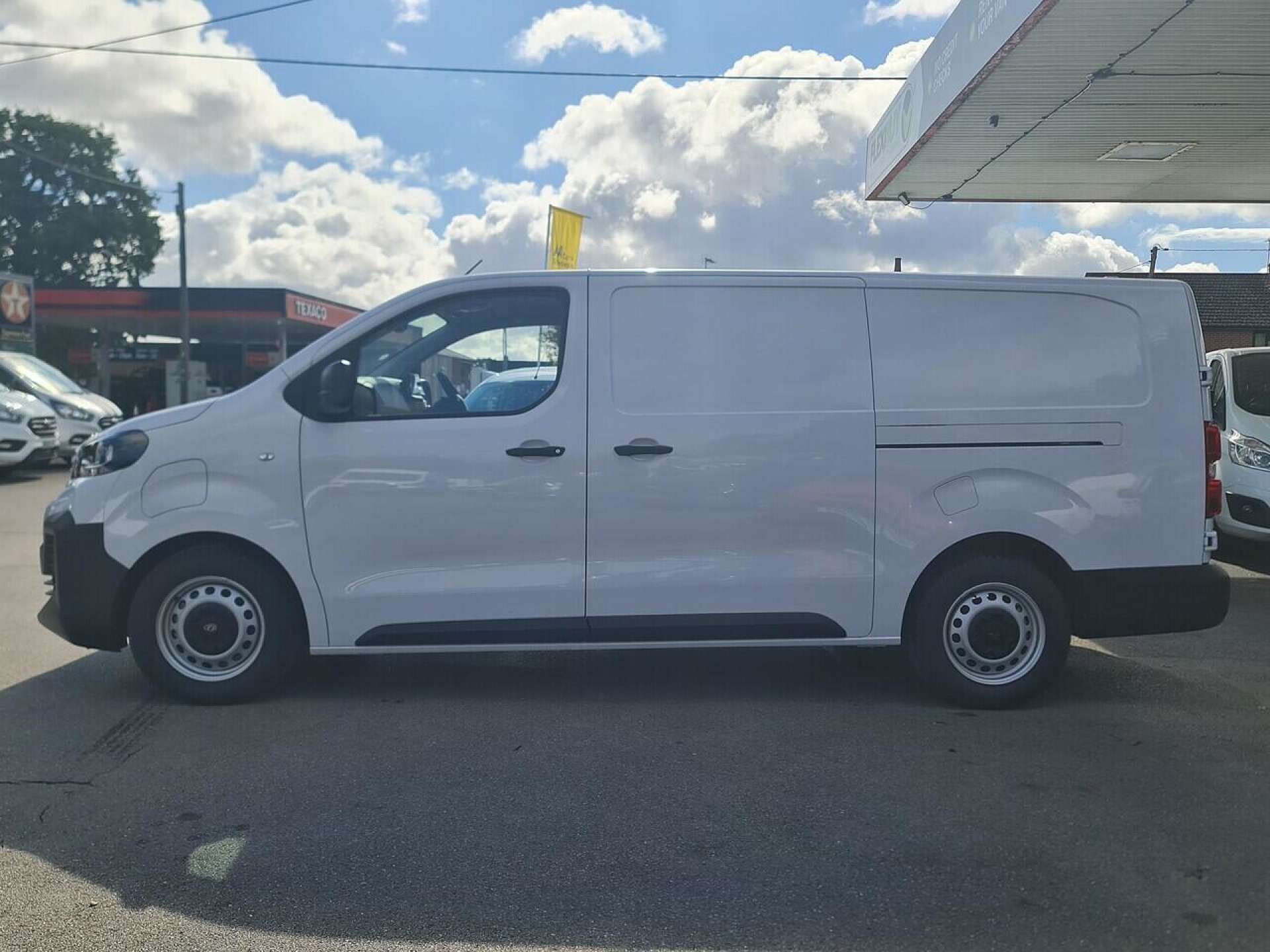 Peugeot e-Expert 75kWh Professional Long Panel Van 6dr Electric Auto LWB (11kW Charger) (136 ps) thumbnail 5