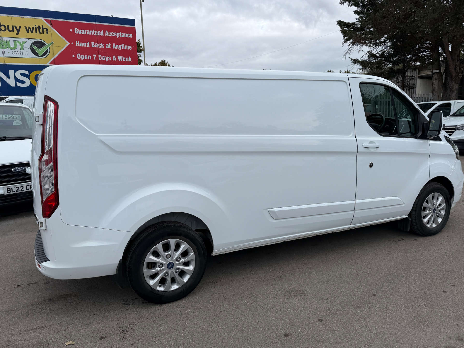 Ford Transit Custom 2.0 300 EcoBlue Limited Panel Van 5dr Diesel Manual L2 H1 Euro 6 (s/s) (130 ps) - Thumbnail 9