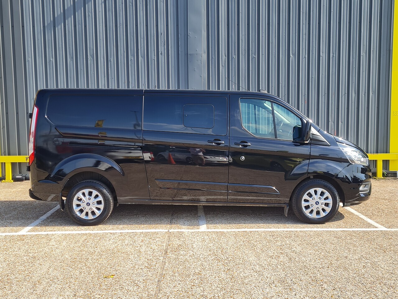 Ford Custom 320 Limited Crew Van - Thumbnail 7
