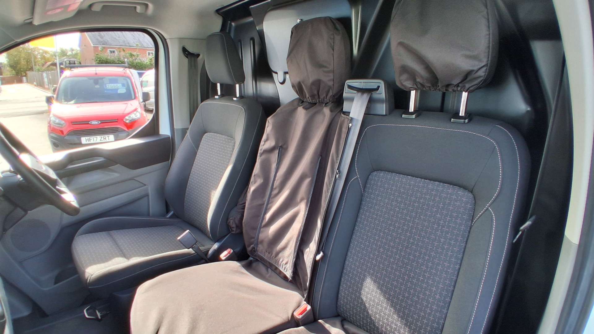 Ford E-Transit Custom 320 65kWh Trend Panel Van 5dr Electric Auto L1 H1 (136 ps) thumbnail 6