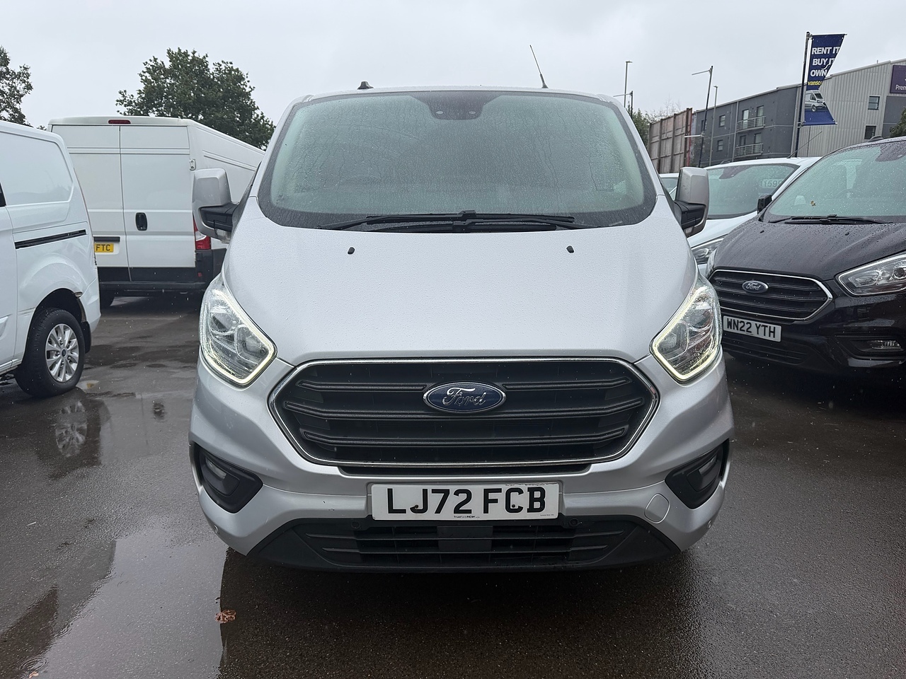 Ford Custom 300 Limited L1 - Thumbnail 2