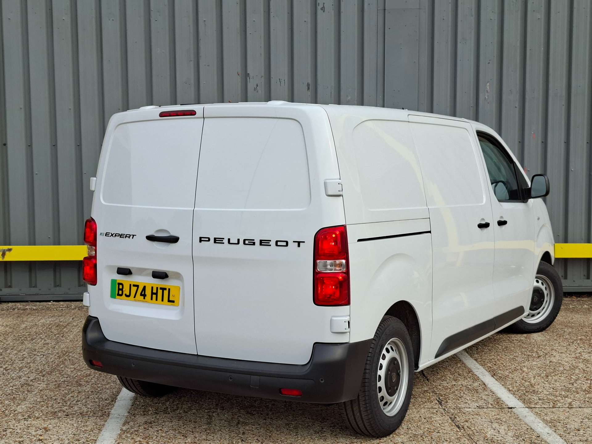 Peugeot e-Expert 75kWh Professional Standard Panel Van 6dr Electric Auto MWB (11kW Charger) (136 ps) - Thumbnail 7