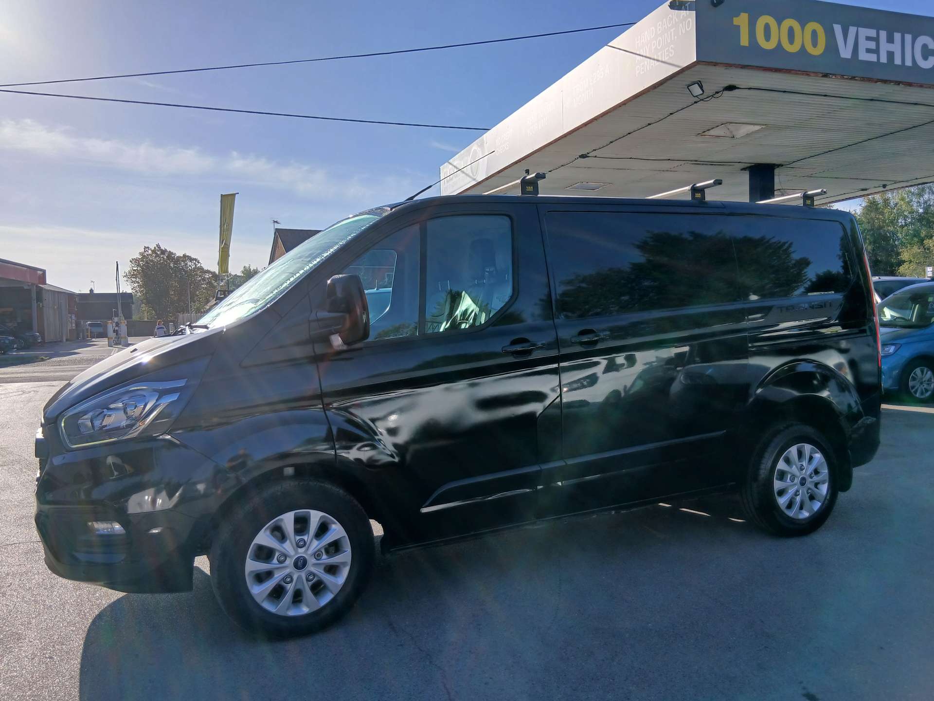 Ford Transit Custom 2.0 300 EcoBlue Limited Panel Van 5dr Diesel Auto L1 H1 Euro 6 (s/s) (130 ps) - Thumbnail 7