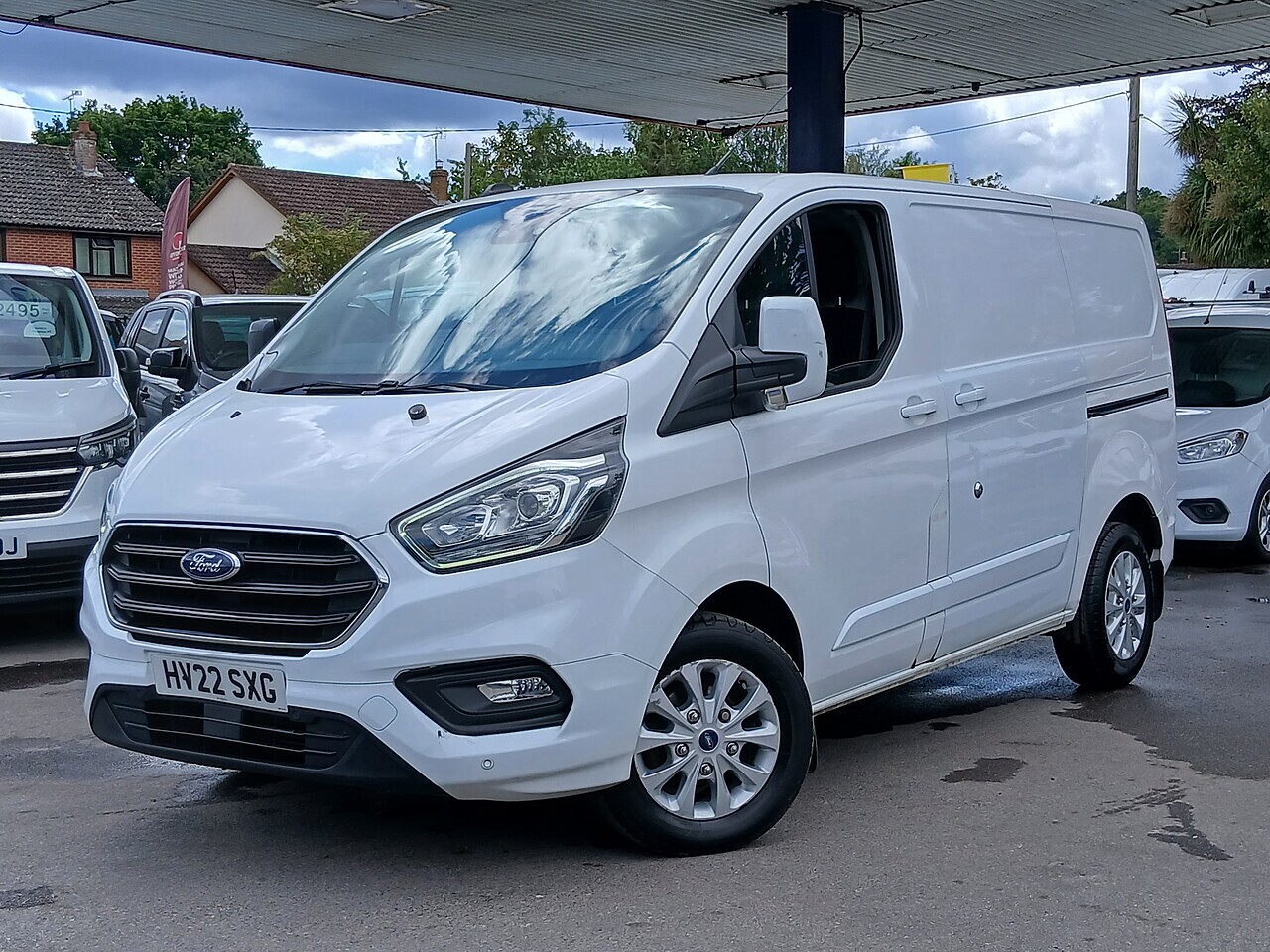 Ford Custom 300 Limited L1 - Thumbnail 3