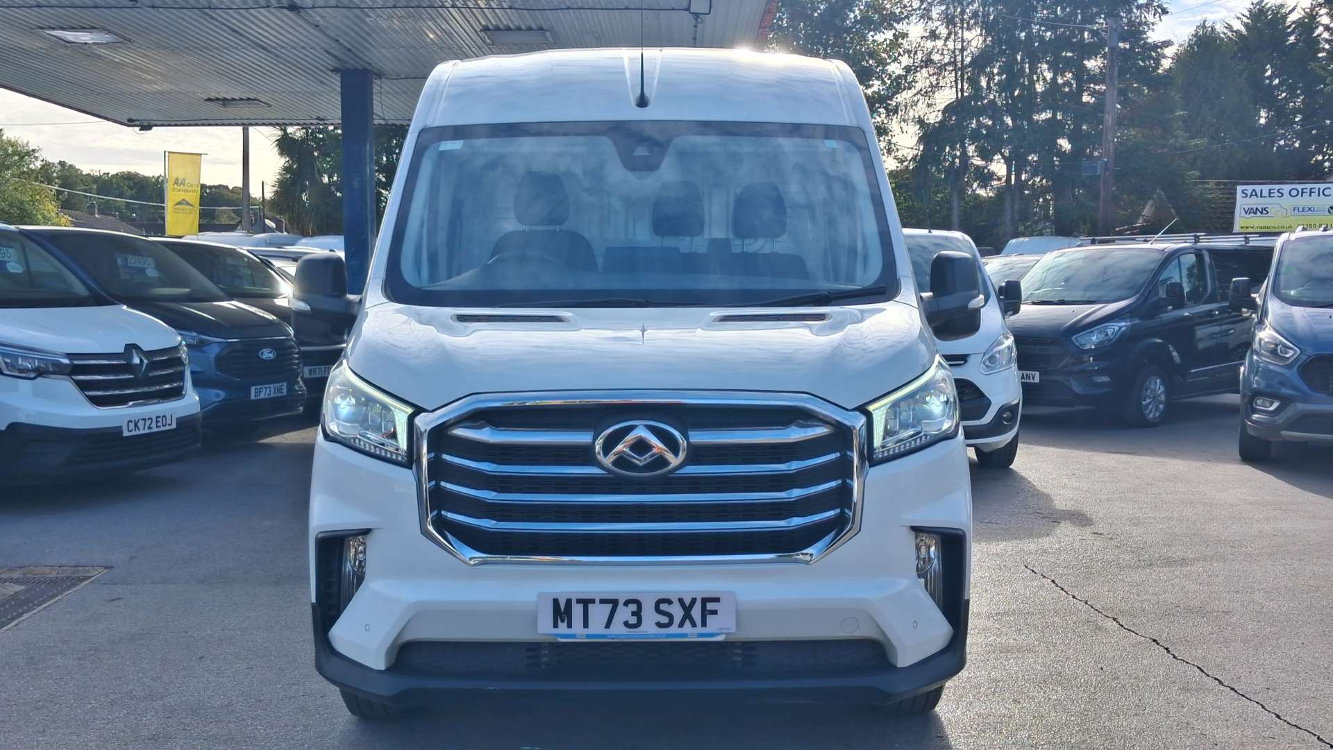 MAXUS Deliver 9 2.0 D20 LUX Panel Van 5dr Diesel Manual FWD L3 H2 Euro 6 (s/s) (163 ps) thumbnail 3