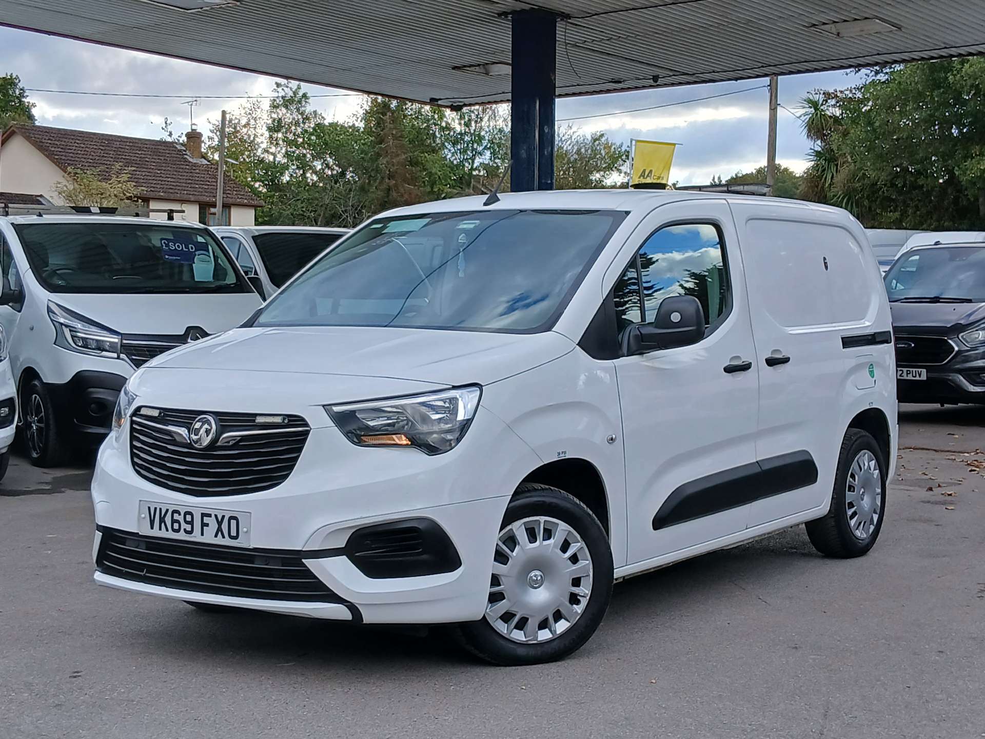 Vauxhall Combo 1.5 Turbo D 2000 Sportive Panel Van 4dr Diesel Manual L1 H1 Euro 6 (s/s) (100 ps) thumbnail 3