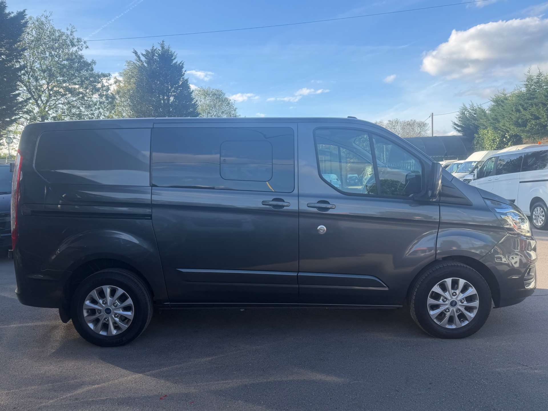 Ford Transit Custom 2.0 320 EcoBlue Limited Crew Van Double Cab 5dr Diesel Auto L1 H1 Euro 6 (s/s) (185 ps) thumbnail 2