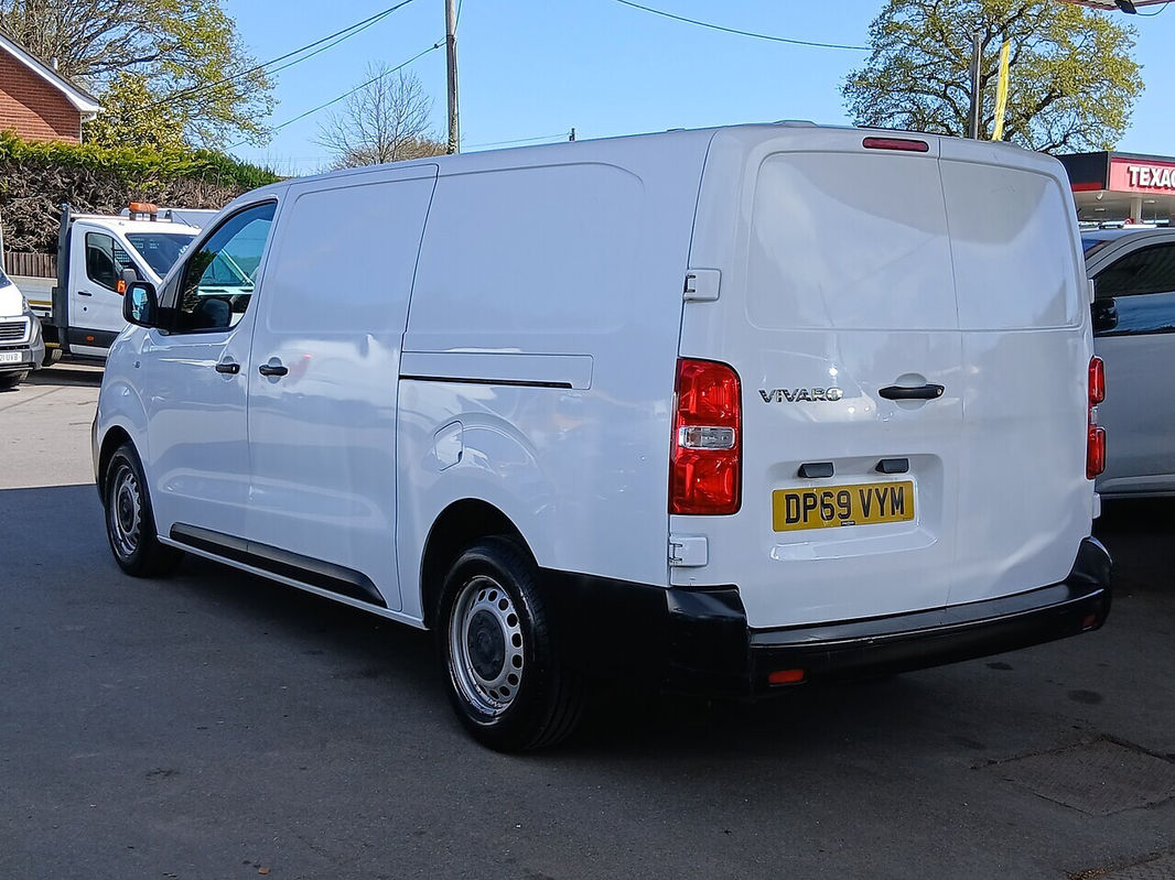 Vauxhall Vivaro Turbo Edition LWB thumbnail 4