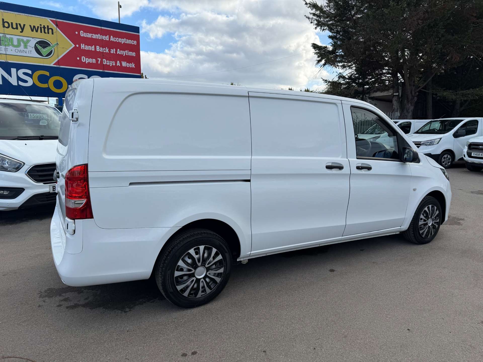 Mercedes-Benz Vito 1.7 114 CDI Progressive Panel Van 5dr Diesel Manual FWD L2 Euro 6 (s/s) (LWB) (136 ps) thumbnail 8
