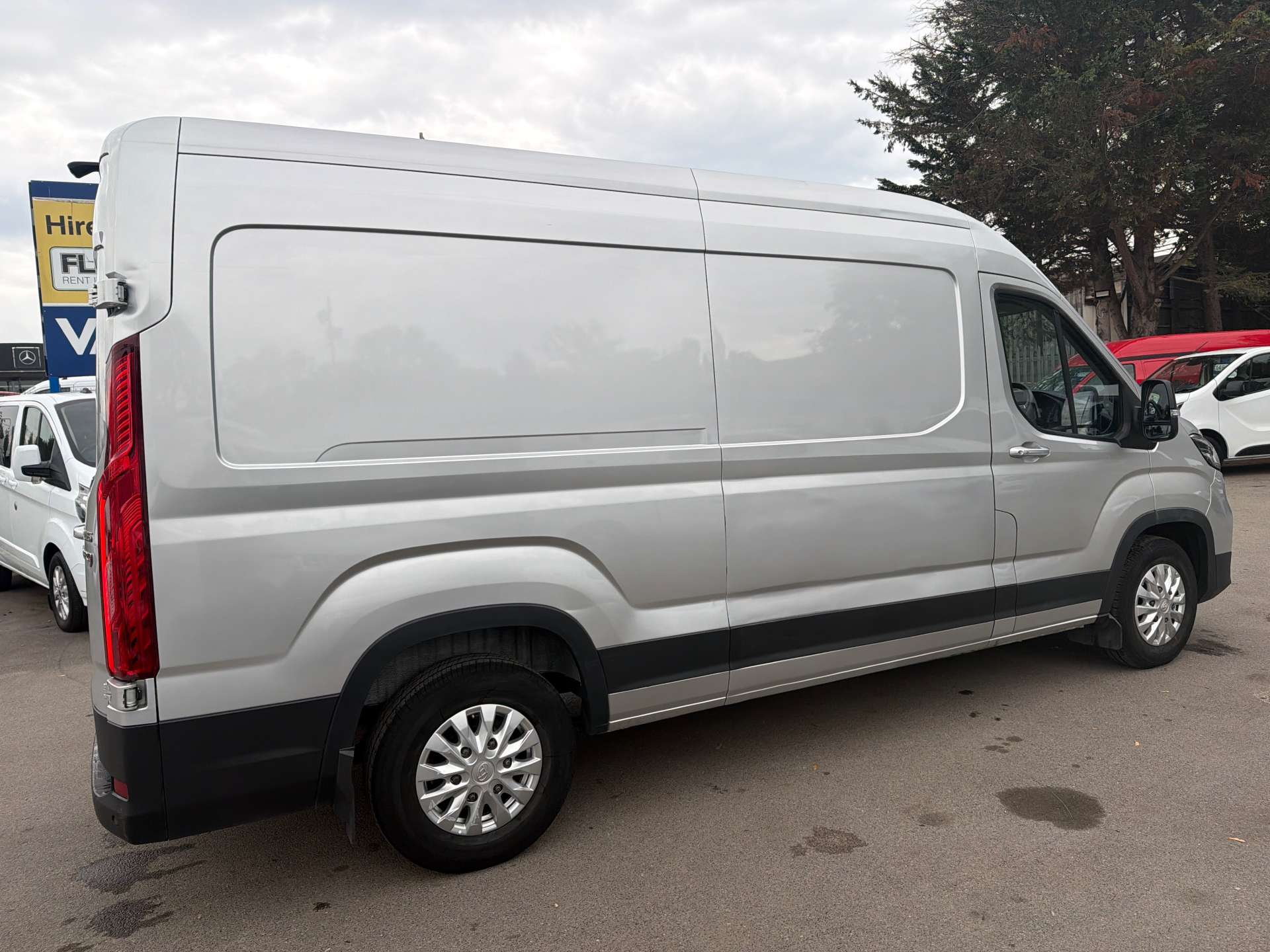 MAXUS Deliver 9 2.0 D20 LUX Panel Van 5dr Diesel Manual FWD L3 H2 Euro 6 (s/s) (163 ps) thumbnail 7